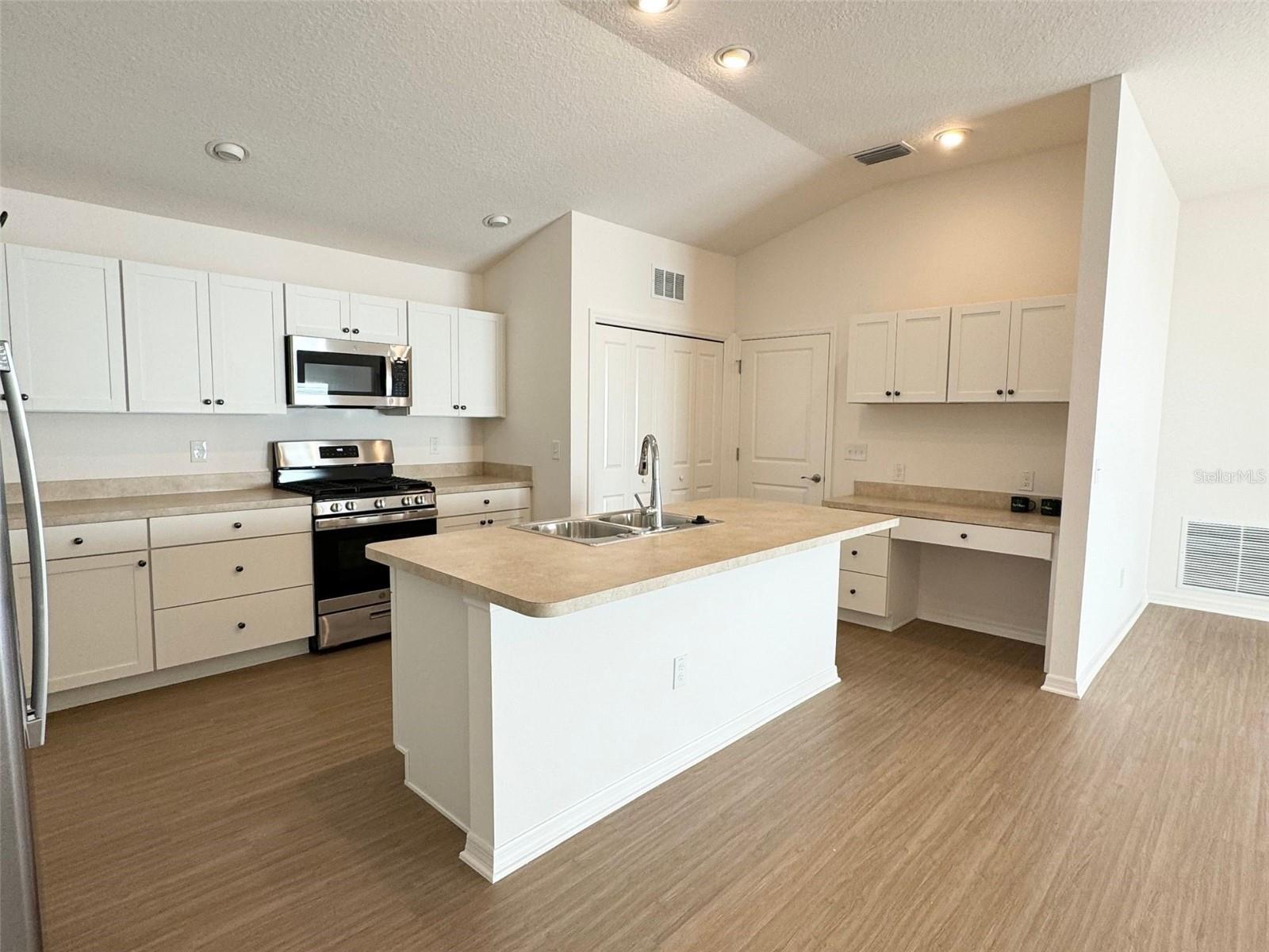 Image 14 of 18 For 1740 Yvonia Court