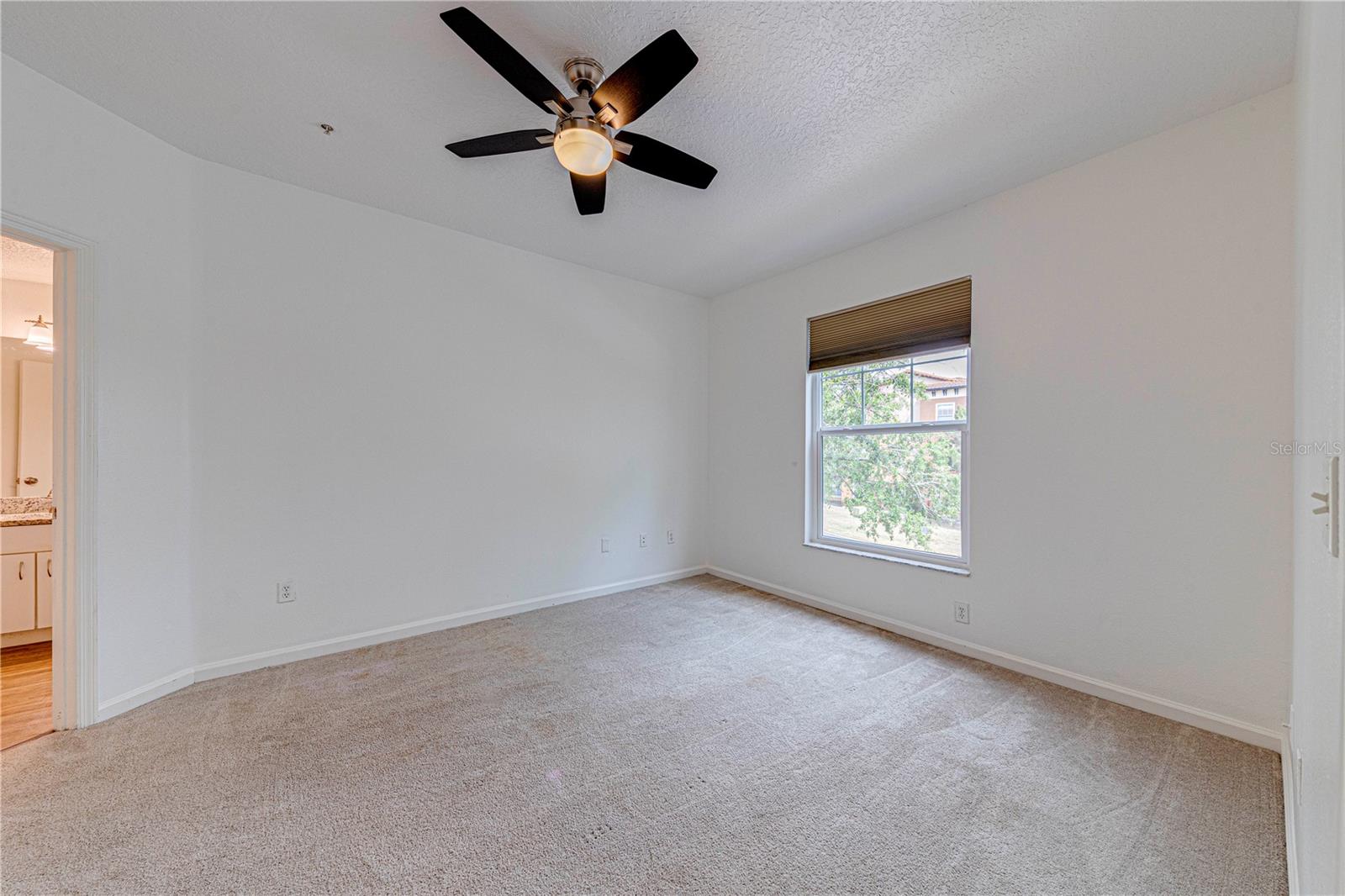 Image 13 of 26 For 5500 Metrowest Boulevard 203