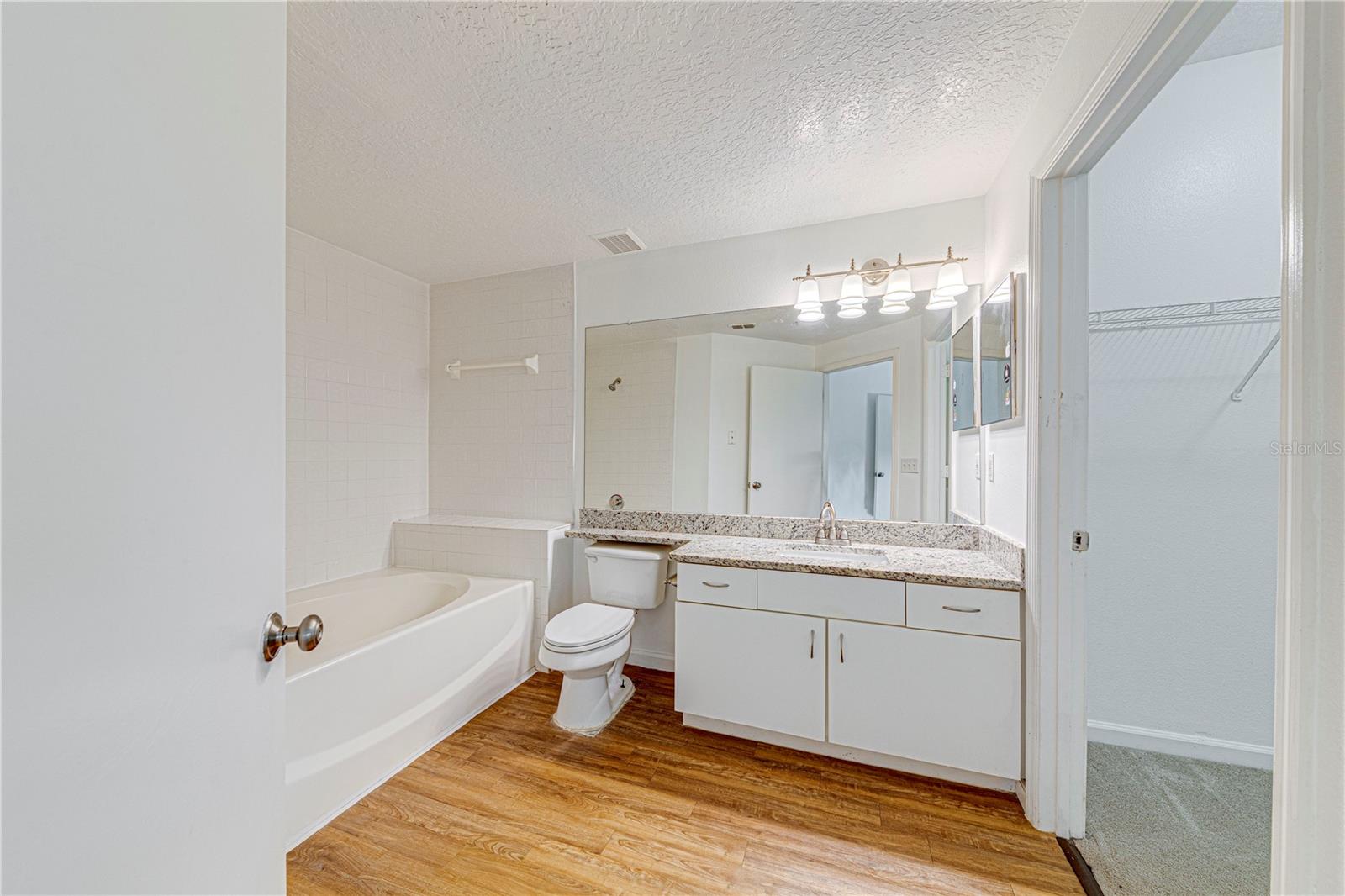 Image 15 of 26 For 5500 Metrowest Boulevard 203