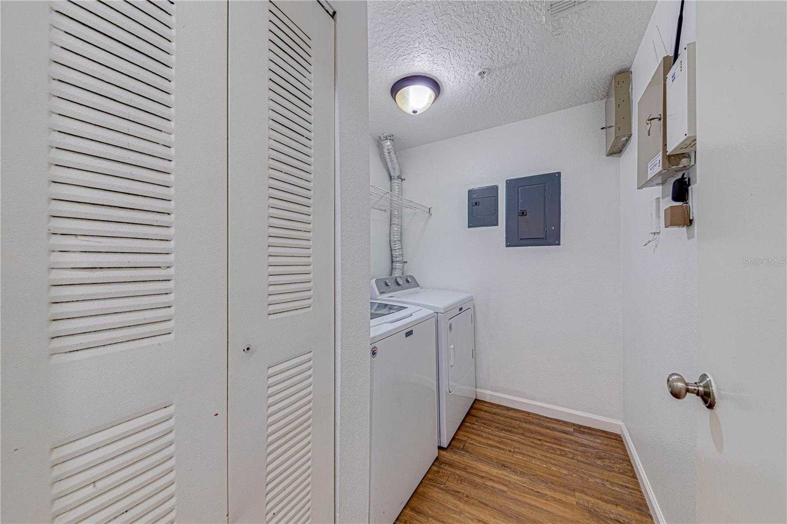 Image 6 of 26 For 5500 Metrowest Boulevard 203