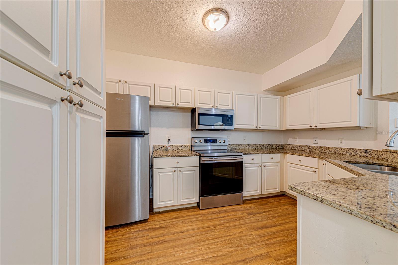 Image 8 of 26 For 5500 Metrowest Boulevard 203