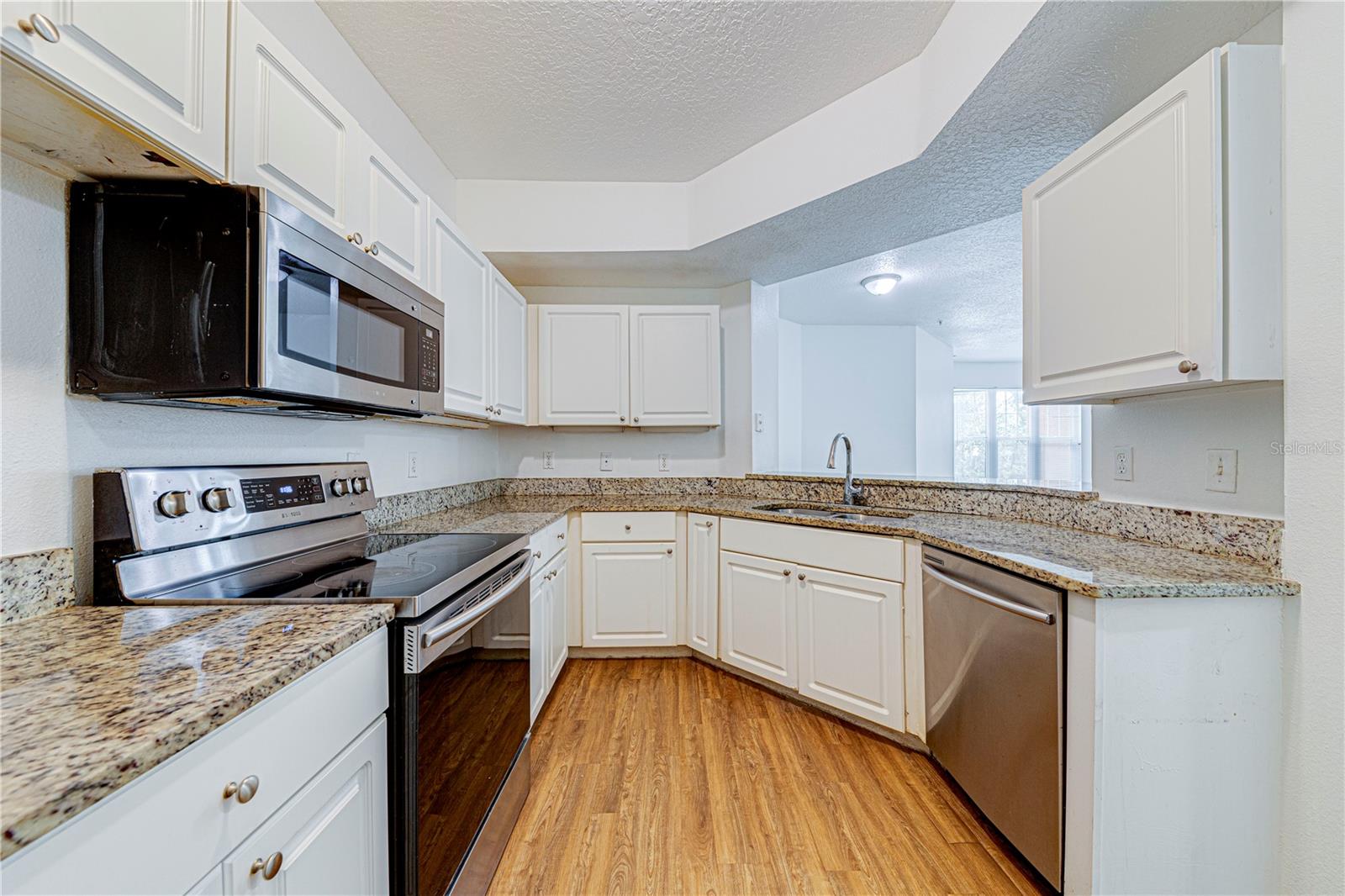 Image 9 of 26 For 5500 Metrowest Boulevard 203