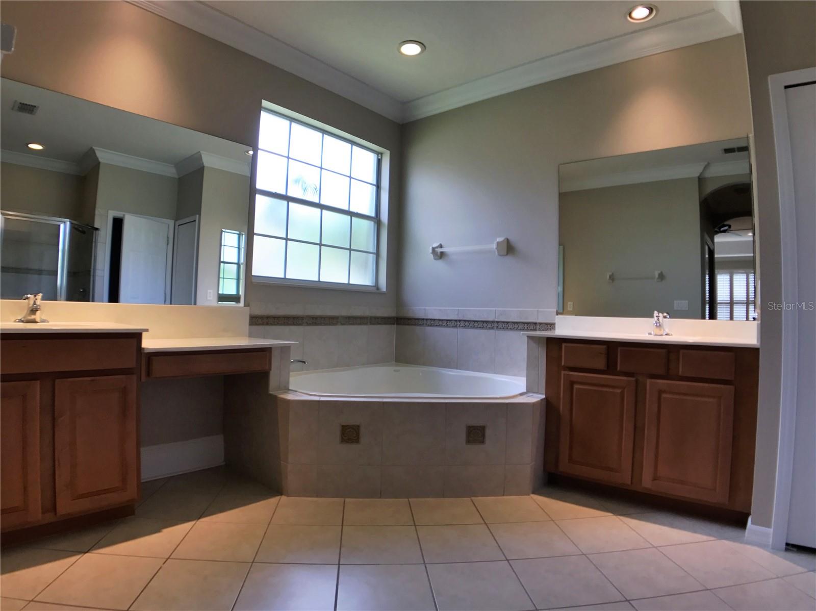 Image 19 of 21 For 7358 Vista Park Boulevard