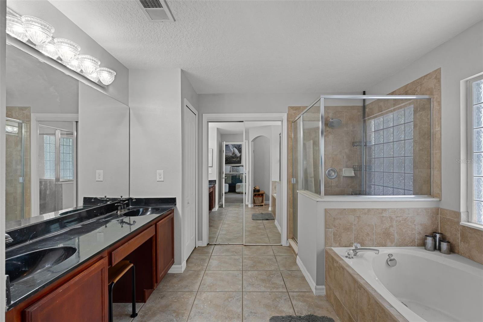 Image 25 of 41 For 4027 Lakeside Reserve Court