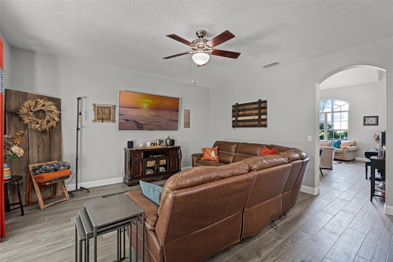 Image 4 of 41 For 4027 Lakeside Reserve Court