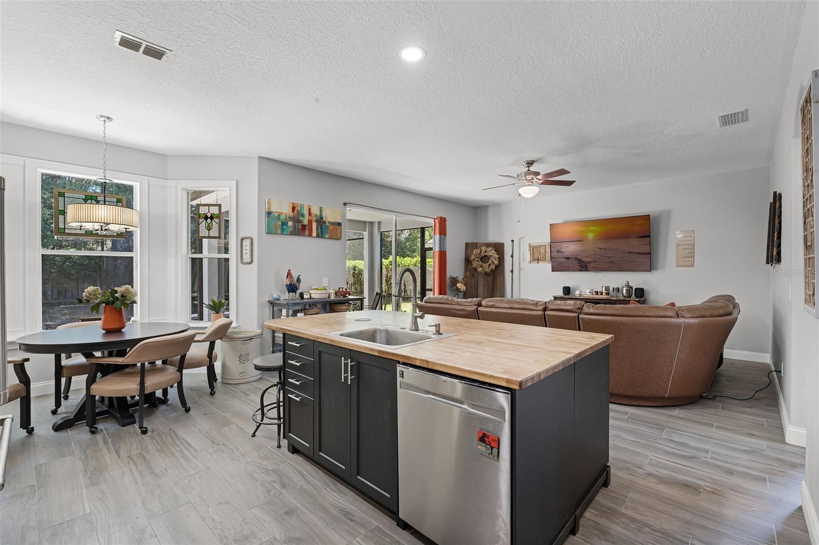 Image 7 of 41 For 4027 Lakeside Reserve Court