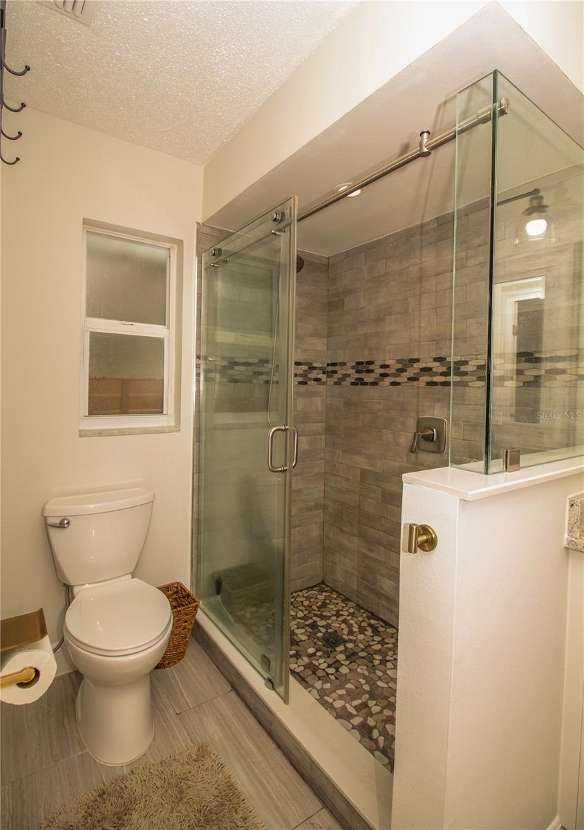 Image 11 of 21 For 1529 Glastonberry Road