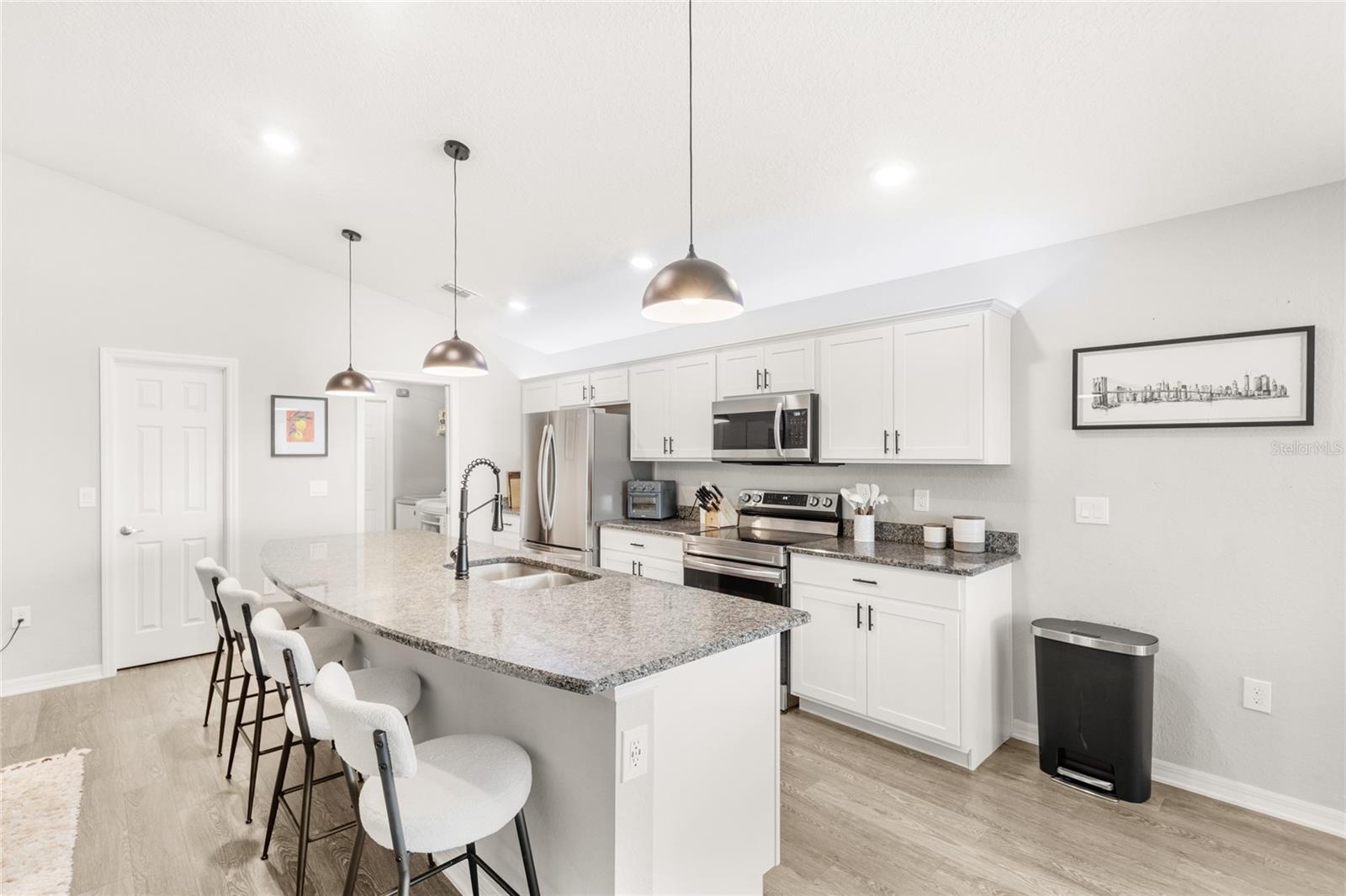 Image 11 of 41 For 4215 Swan Street