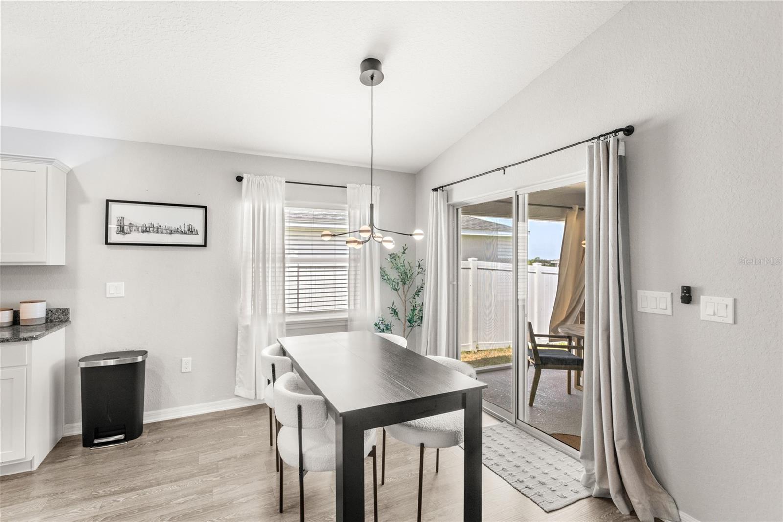 Image 12 of 41 For 4215 Swan Street