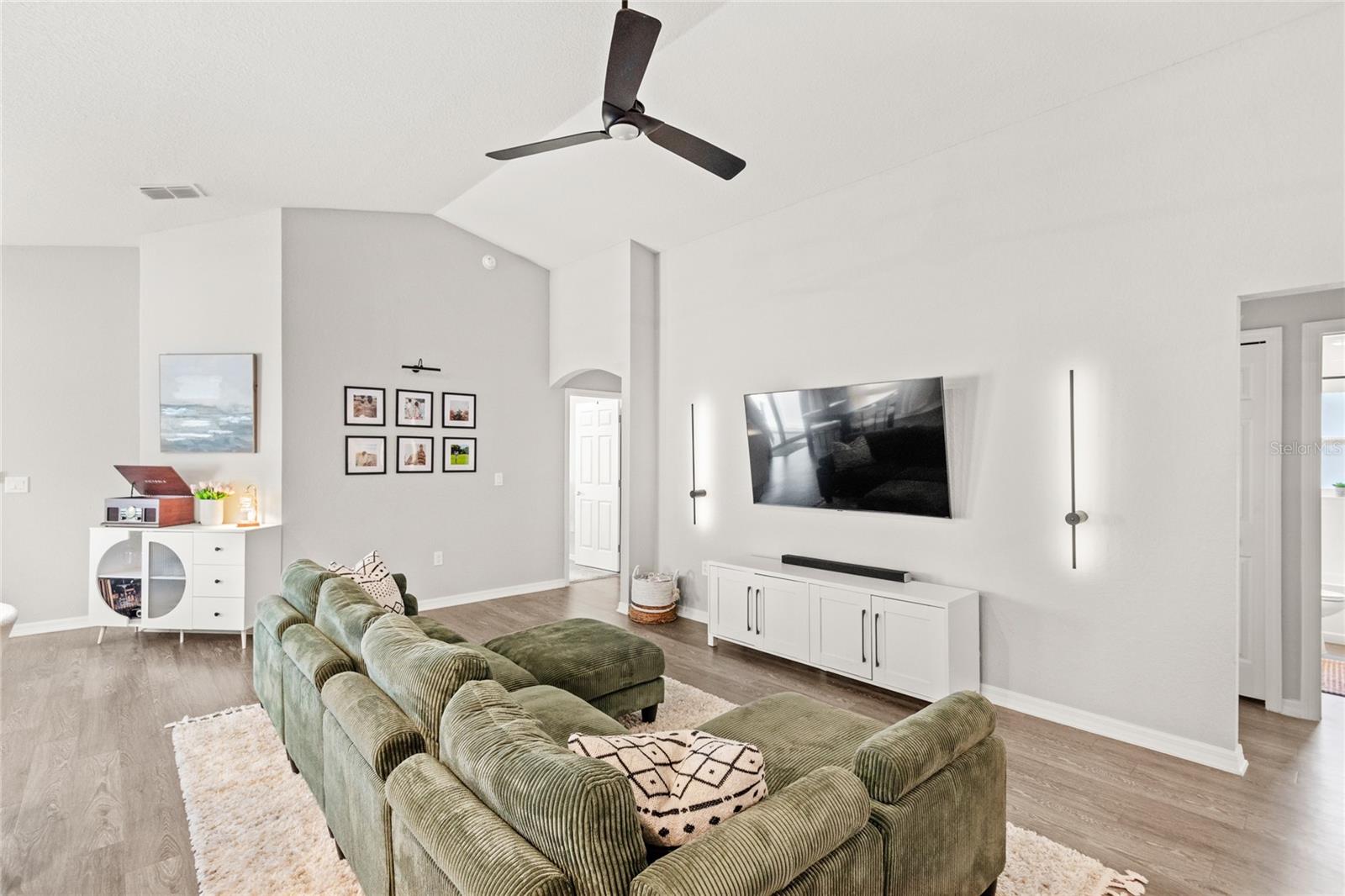 Image 7 of 41 For 4215 Swan Street