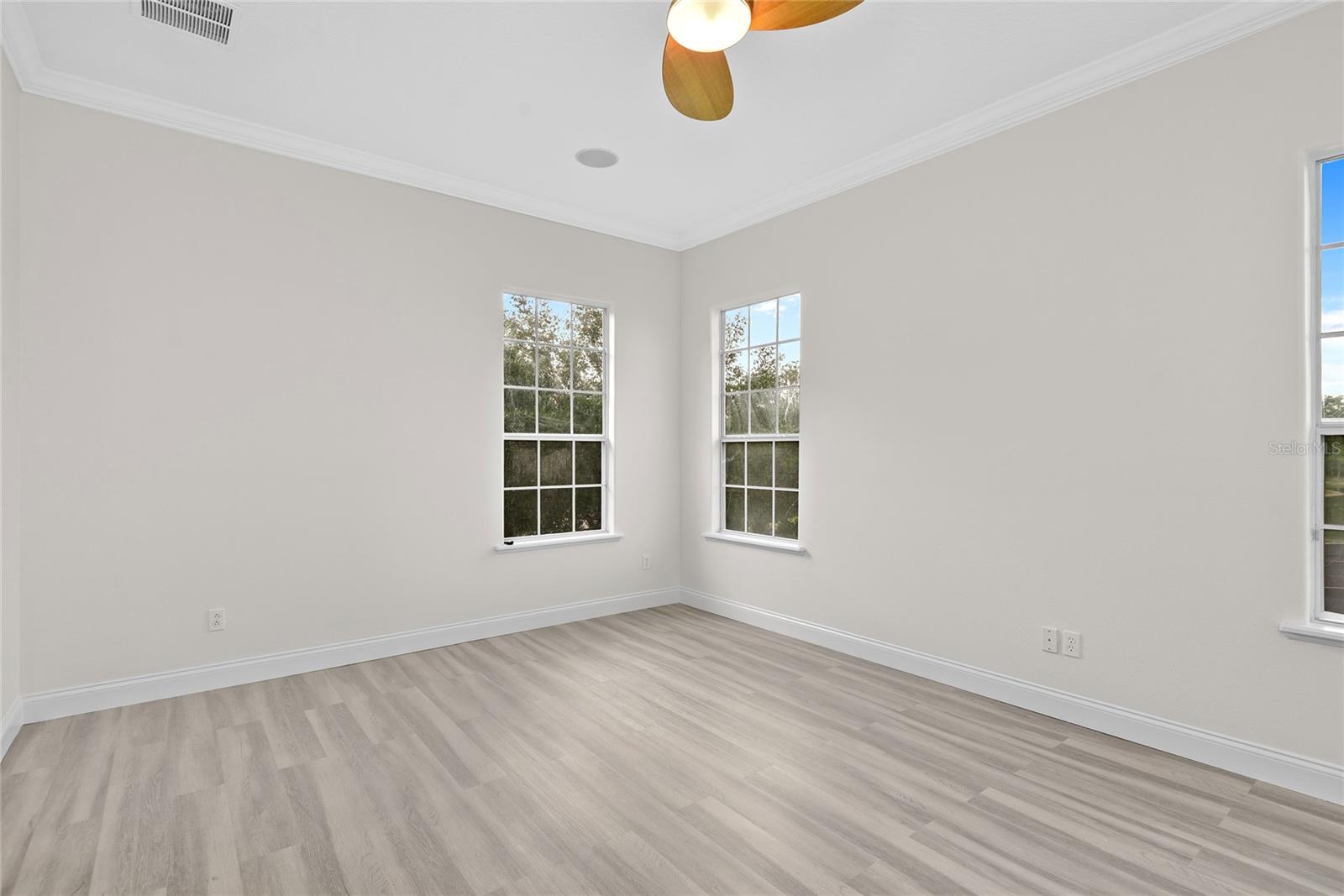 Image 19 of 39 For 850 Spring Oak Circle