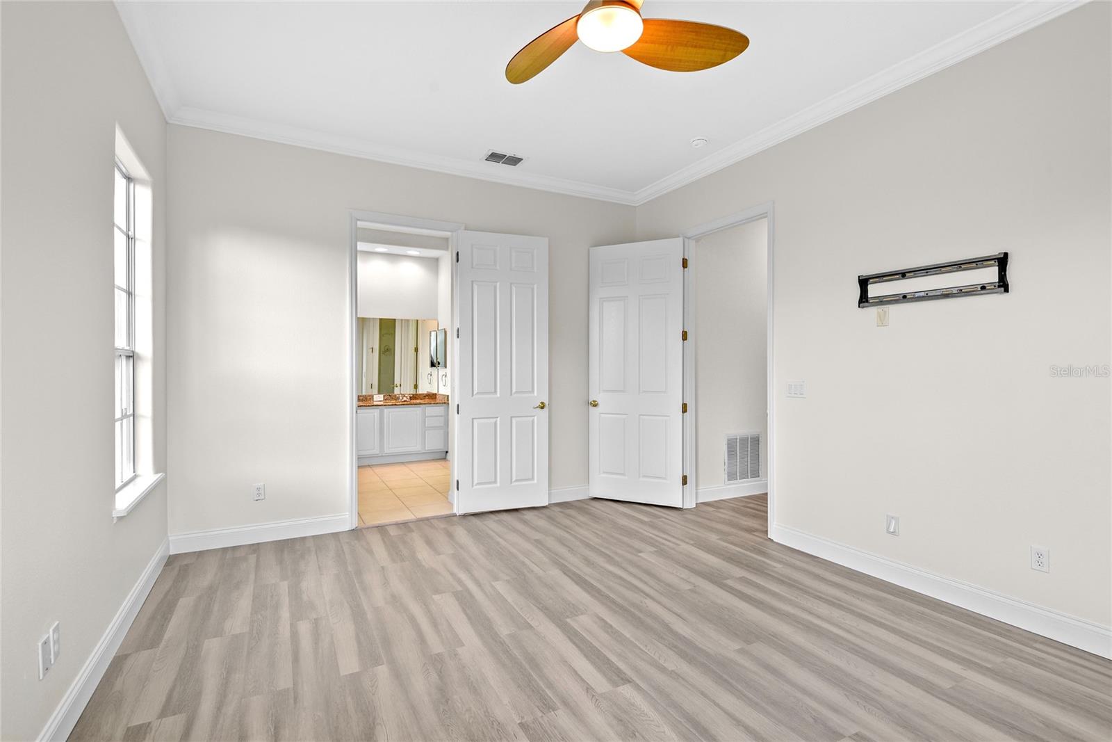 Image 20 of 39 For 850 Spring Oak Circle