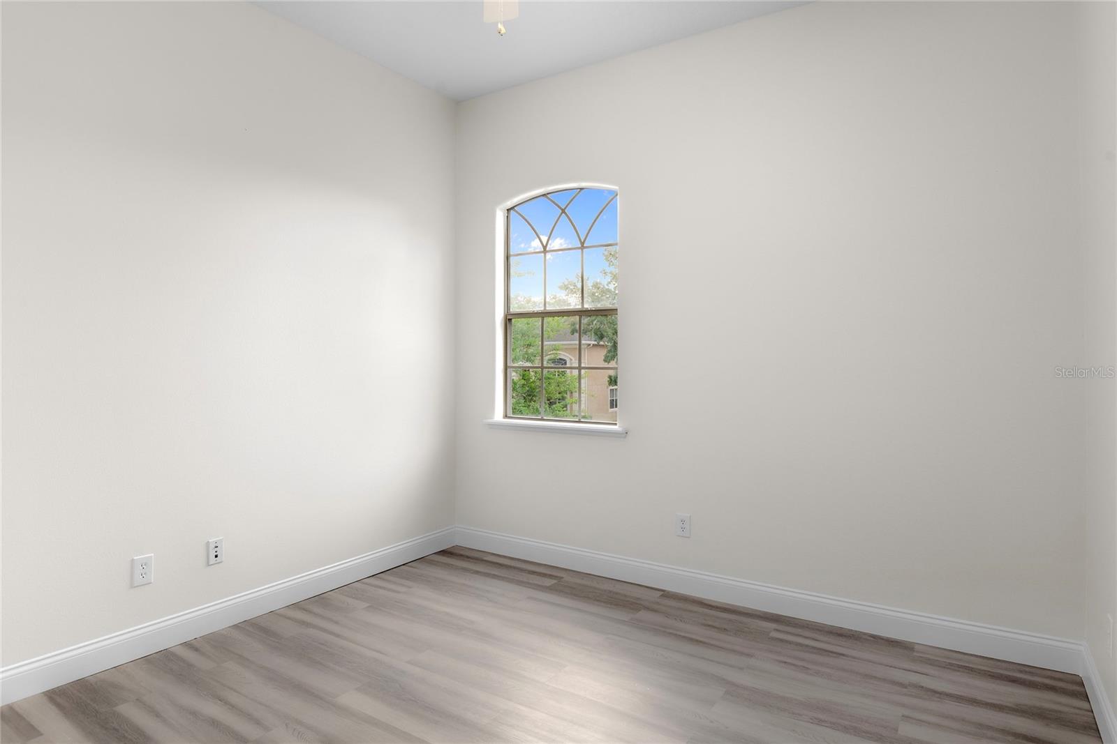 Image 23 of 39 For 850 Spring Oak Circle