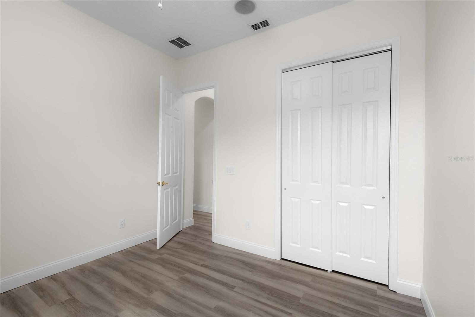 Image 24 of 39 For 850 Spring Oak Circle