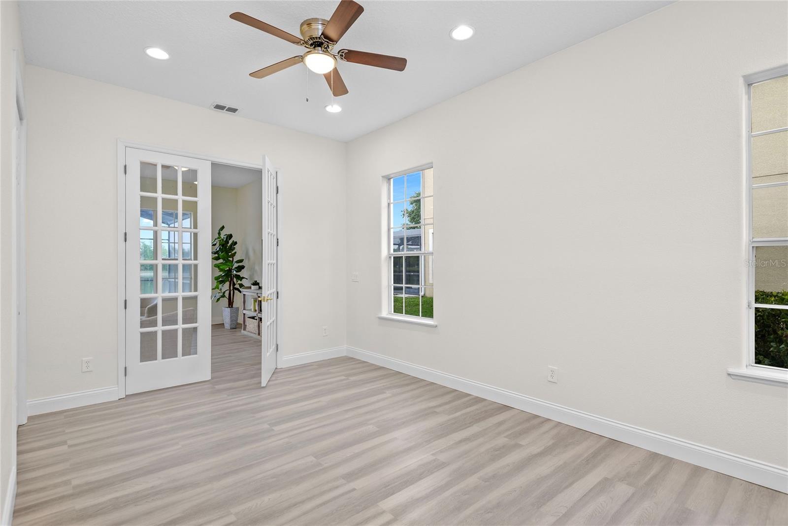 Image 28 of 39 For 850 Spring Oak Circle