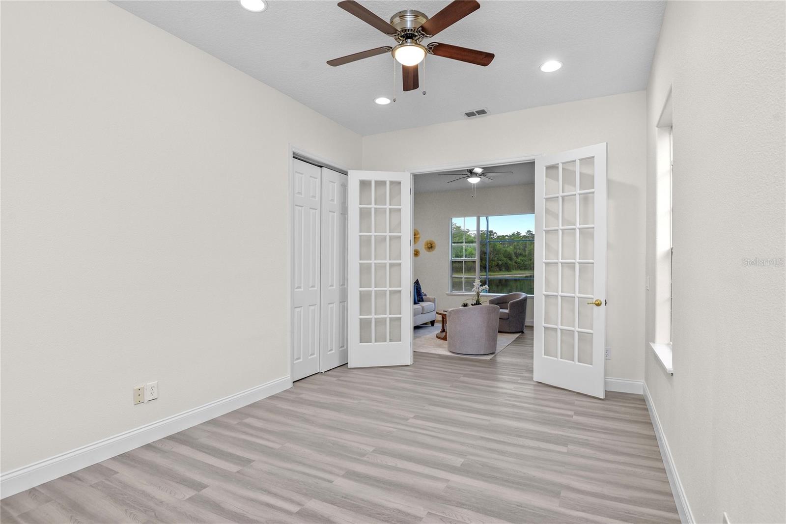 Image 29 of 39 For 850 Spring Oak Circle