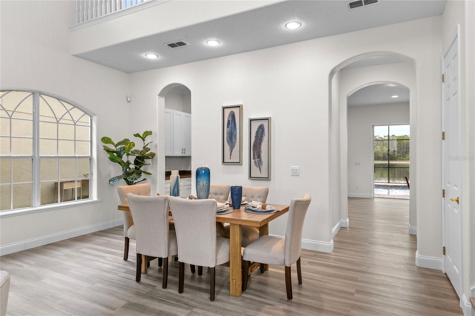 Image 6 of 39 For 850 Spring Oak Circle