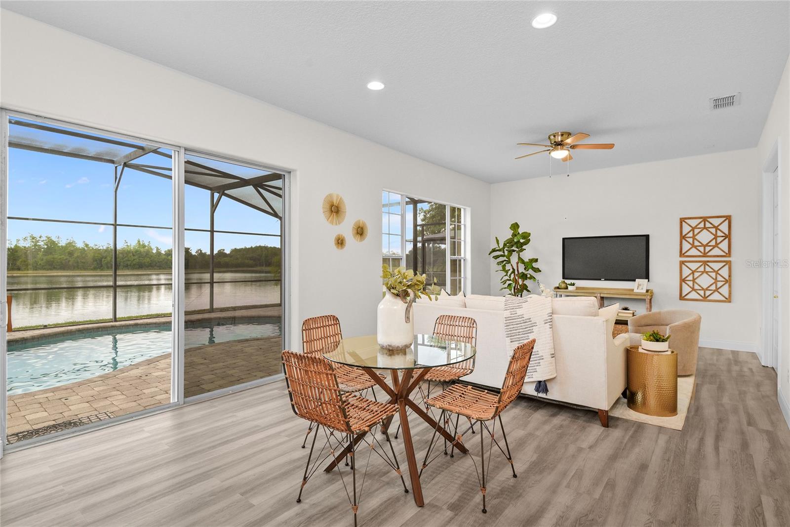 Image 7 of 39 For 850 Spring Oak Circle
