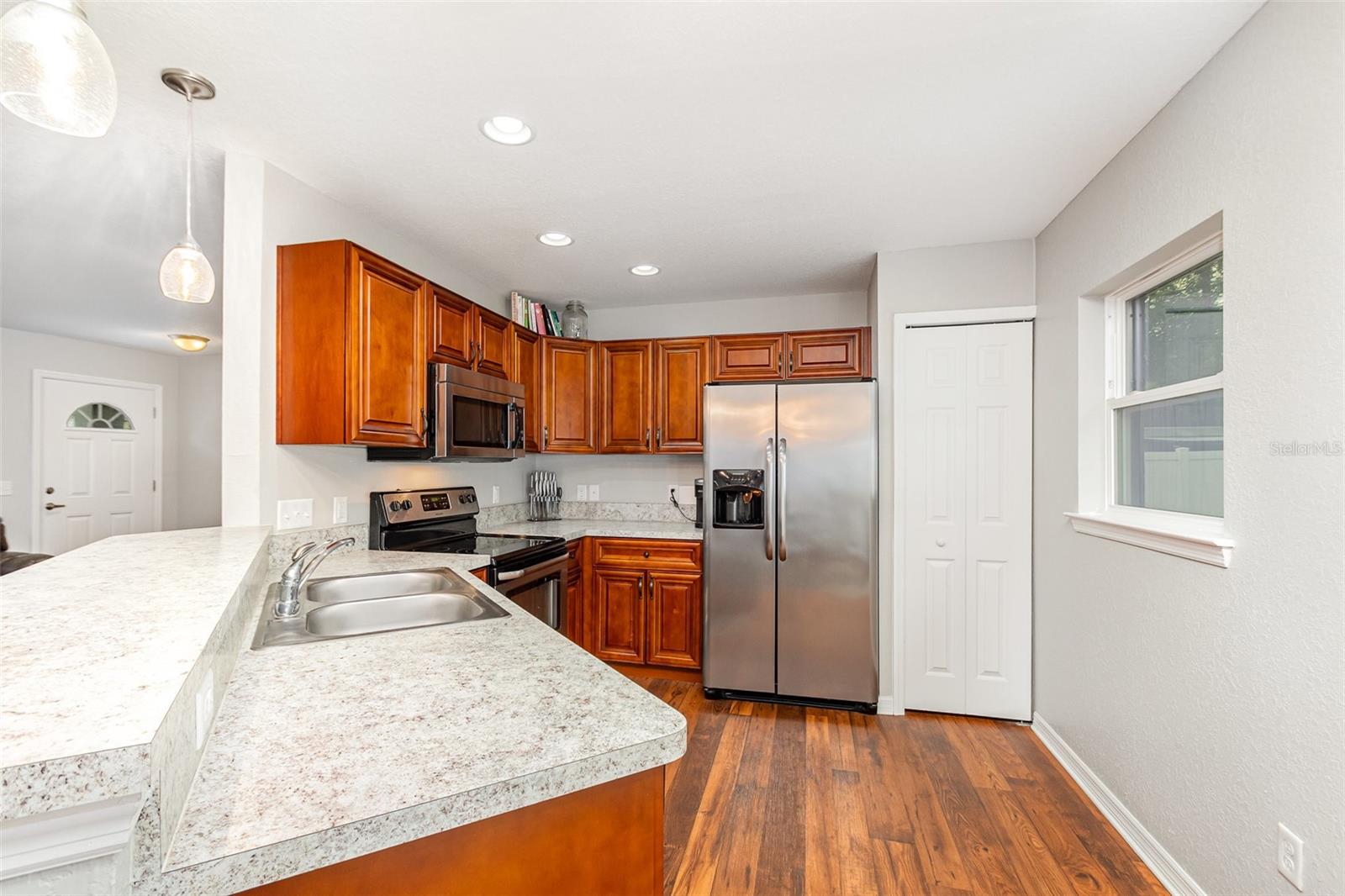 Image 10 of 31 For 7101 124th Street