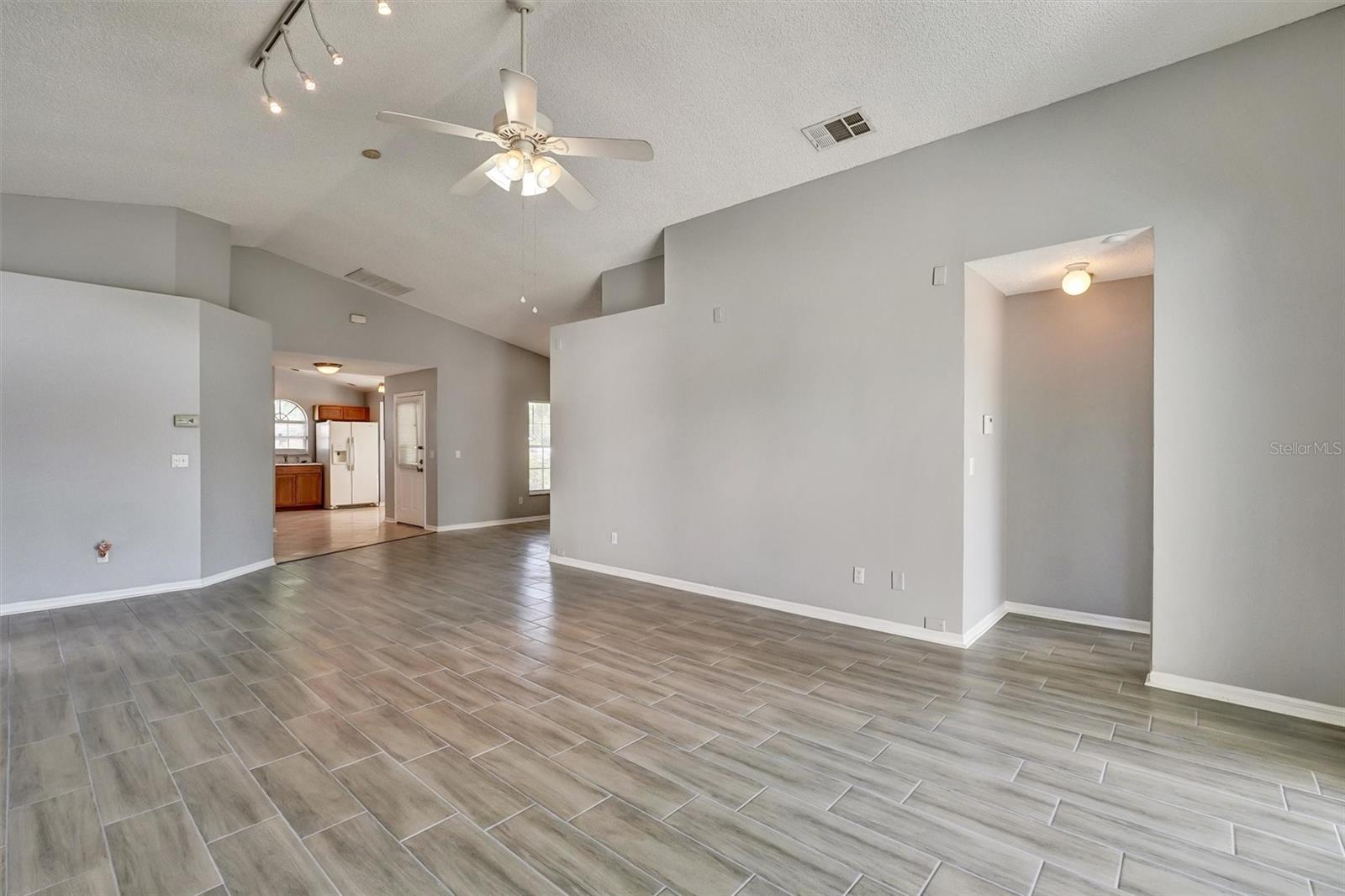 Image 11 of 51 For 7710 Water Oak Court