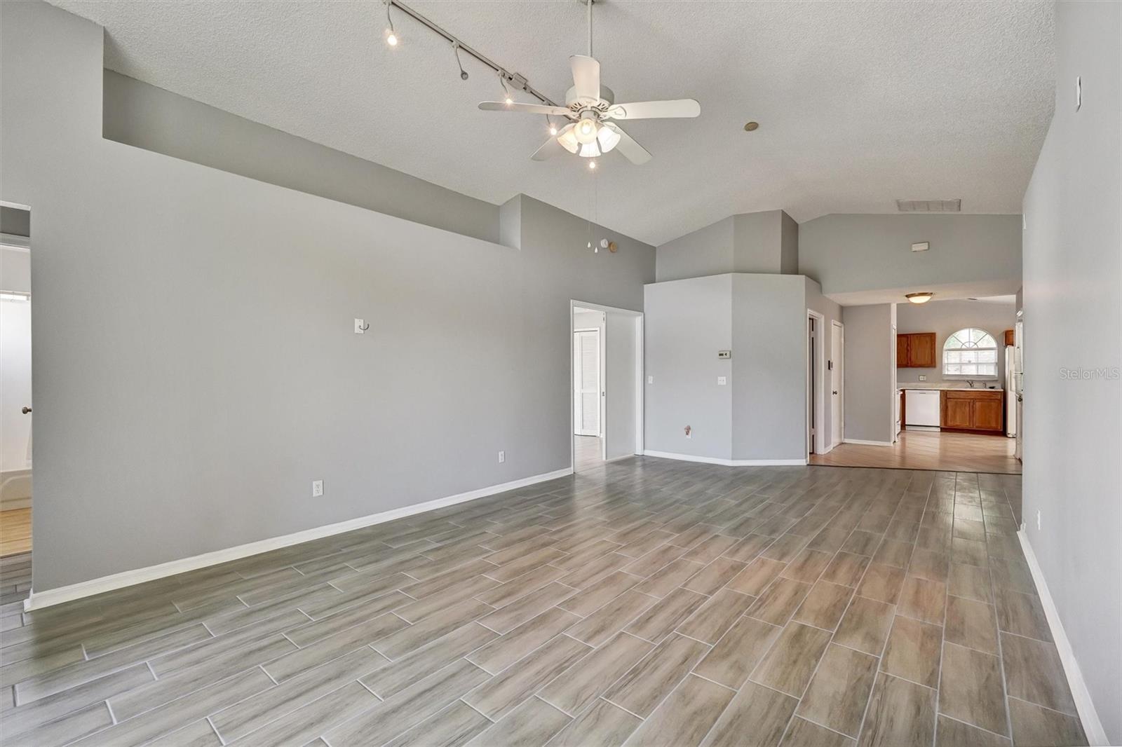 Image 12 of 51 For 7710 Water Oak Court