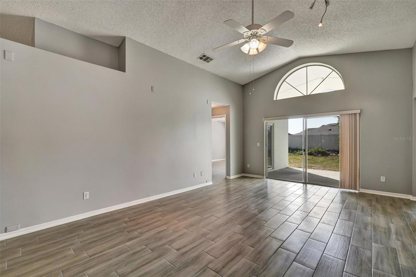 Image 14 of 51 For 7710 Water Oak Court