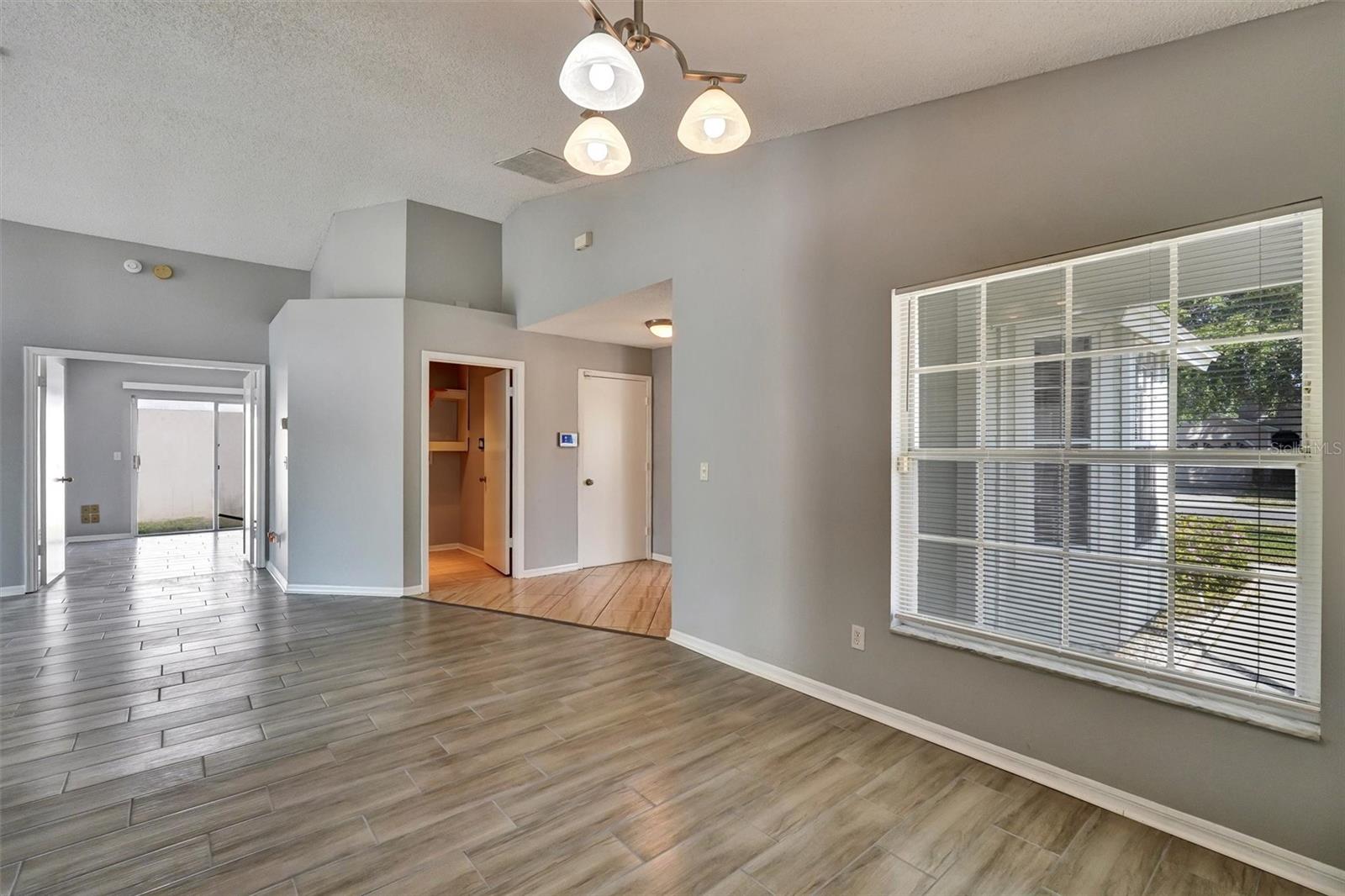 Image 15 of 51 For 7710 Water Oak Court