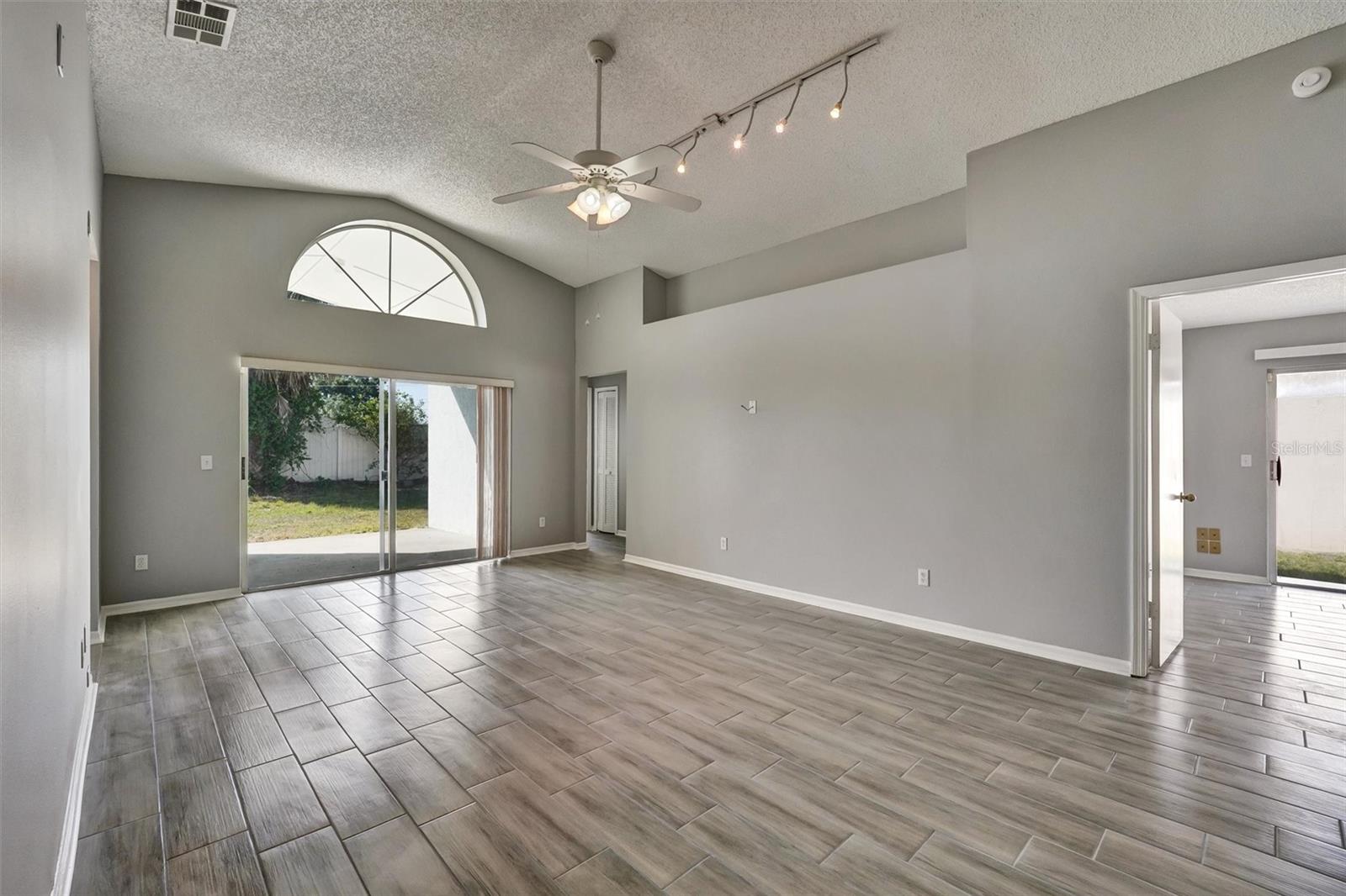 Image 16 of 51 For 7710 Water Oak Court