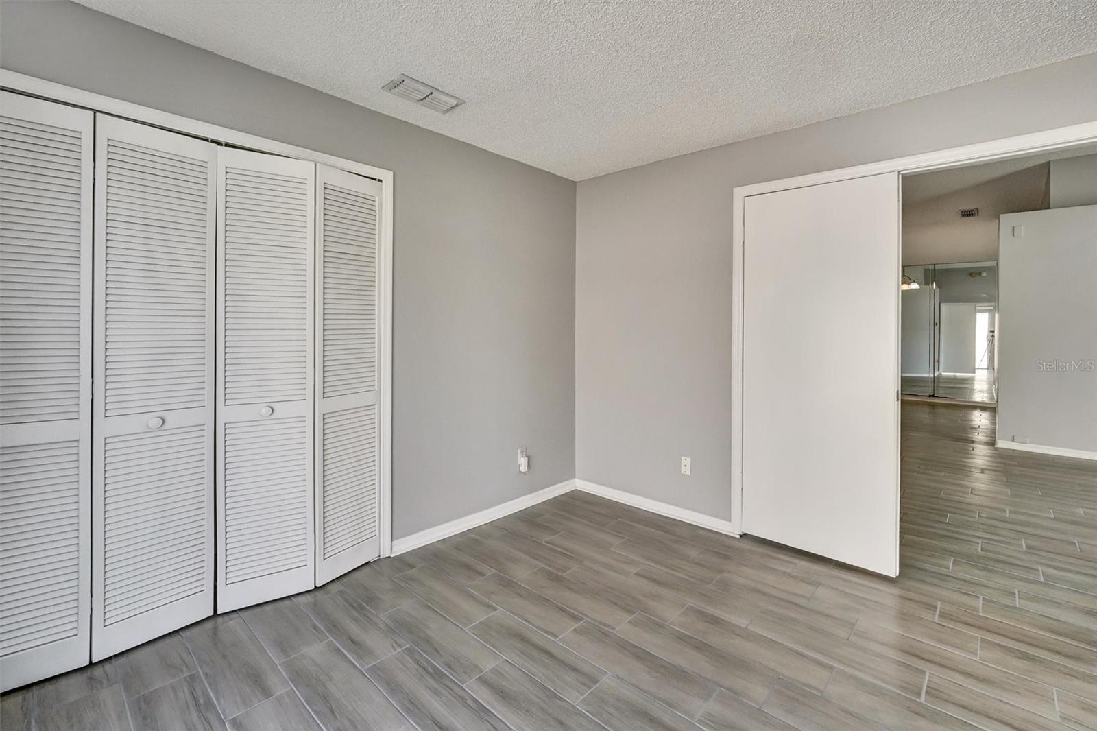 Image 17 of 51 For 7710 Water Oak Court