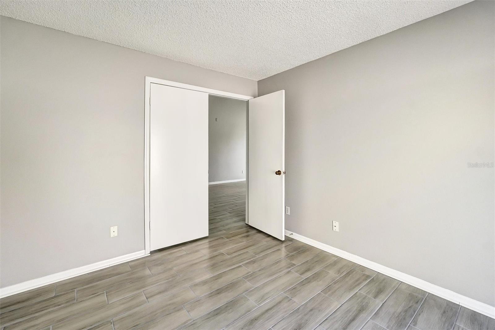 Image 18 of 51 For 7710 Water Oak Court