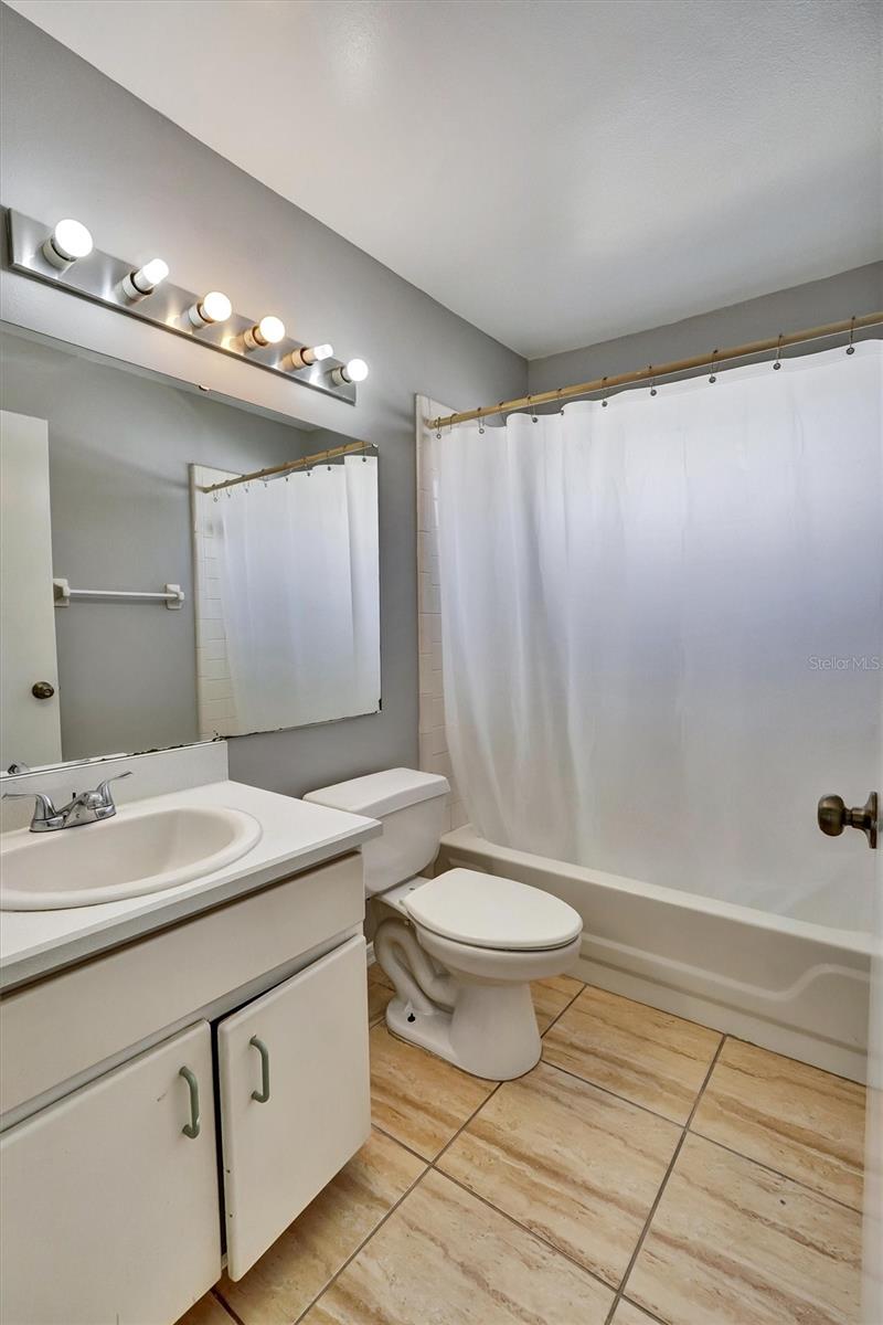 Image 20 of 51 For 7710 Water Oak Court
