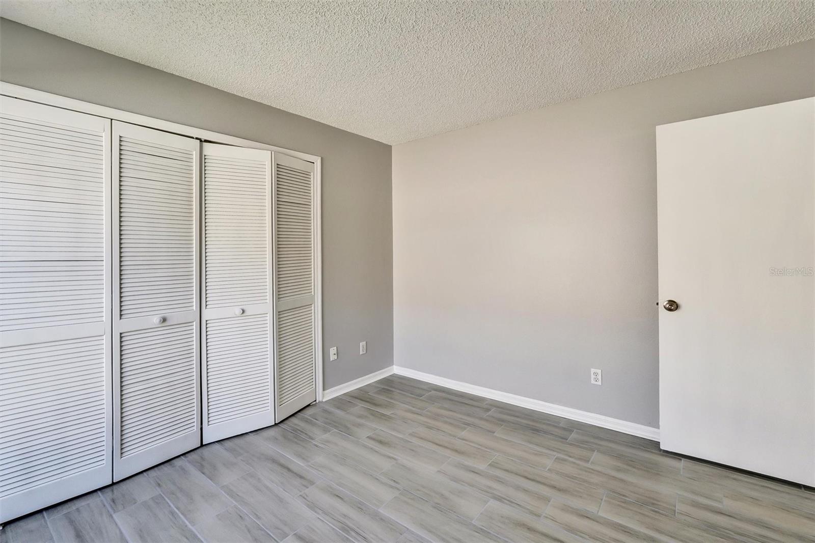 Image 21 of 51 For 7710 Water Oak Court