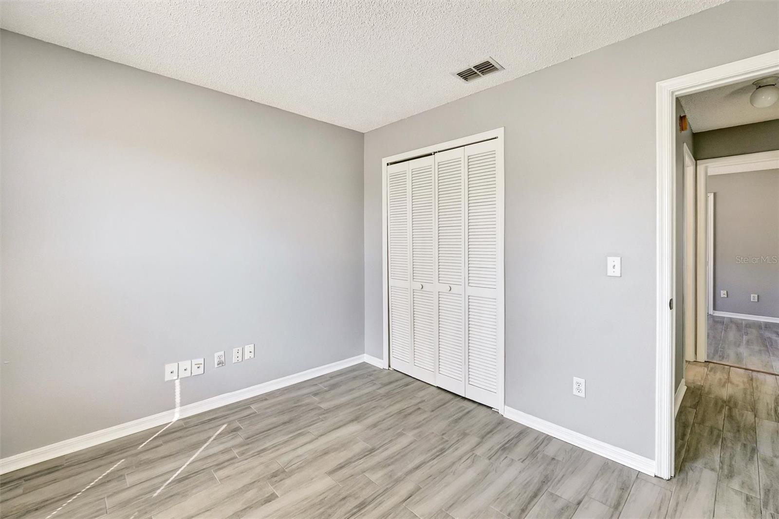 Image 23 of 51 For 7710 Water Oak Court