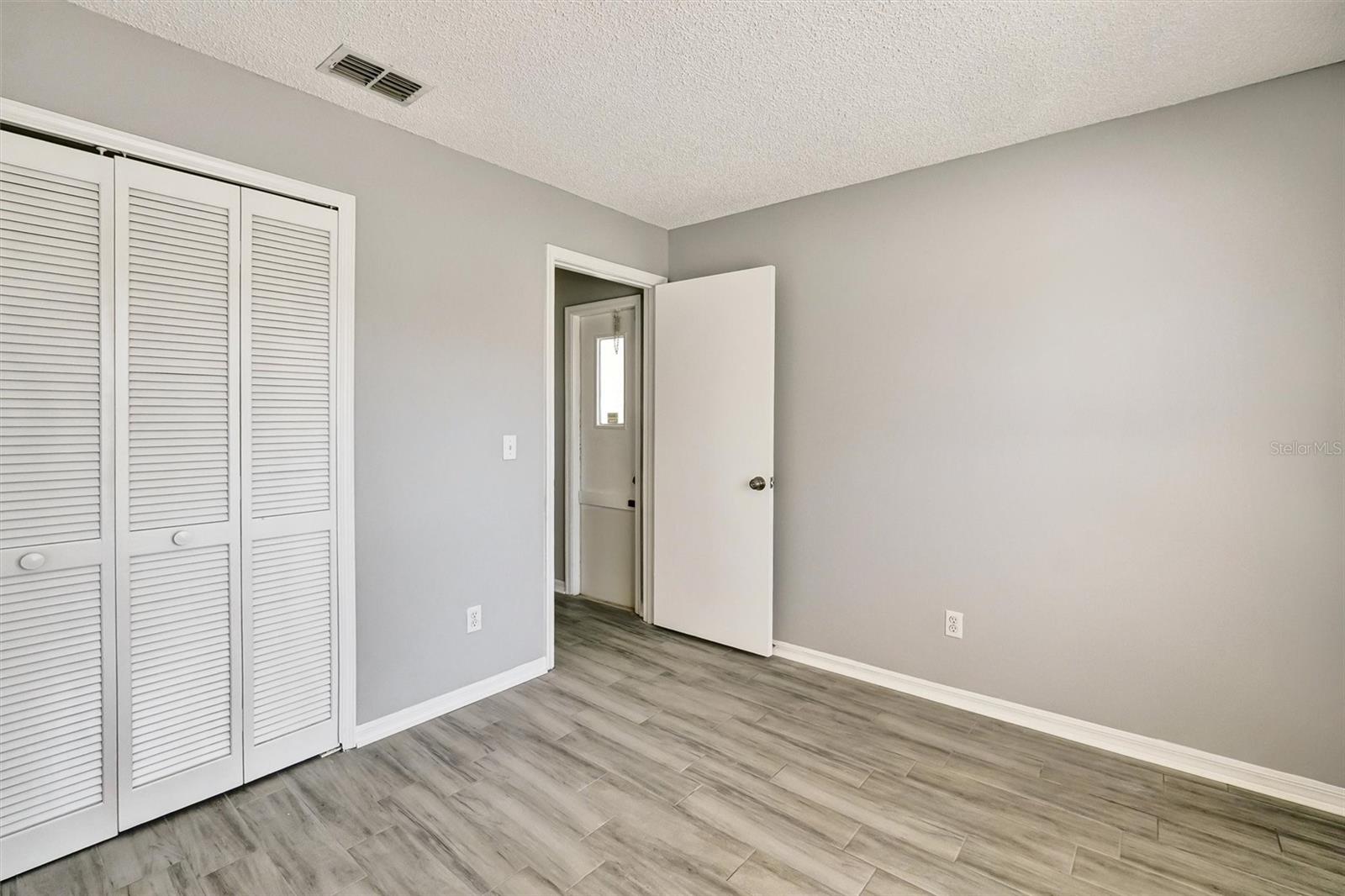 Image 24 of 51 For 7710 Water Oak Court