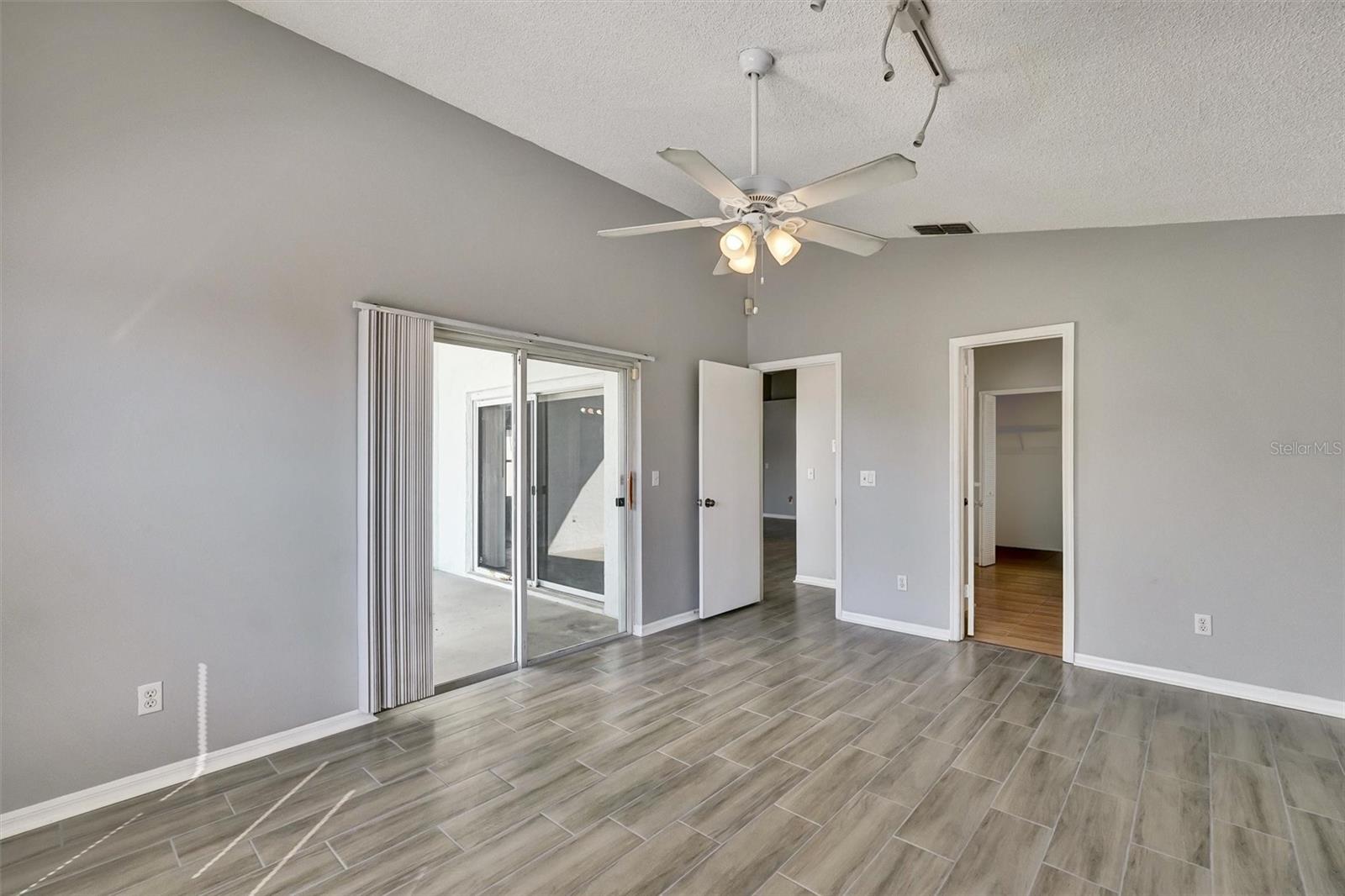 Image 26 of 51 For 7710 Water Oak Court