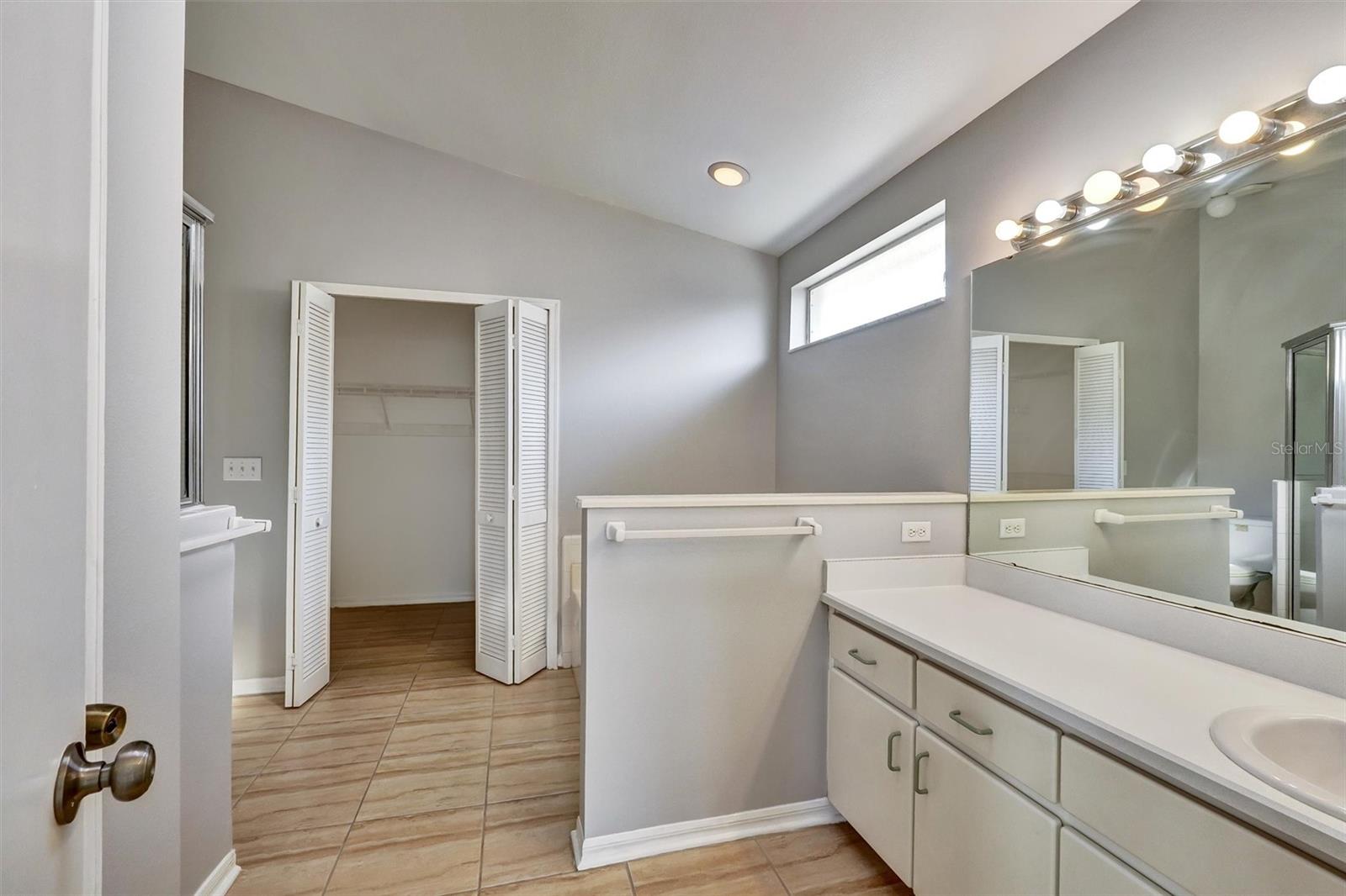 Image 27 of 51 For 7710 Water Oak Court