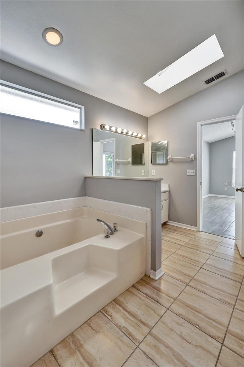 Image 31 of 51 For 7710 Water Oak Court