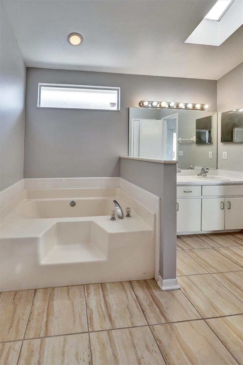 Image 35 of 51 For 7710 Water Oak Court