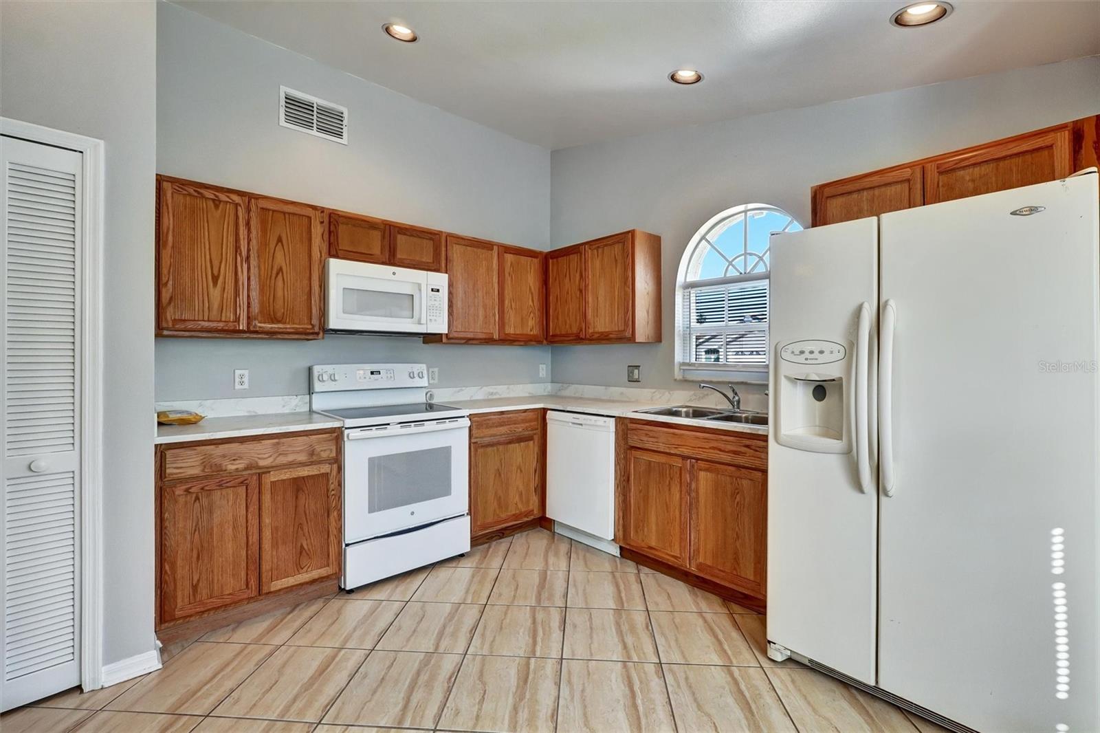 Image 8 of 51 For 7710 Water Oak Court
