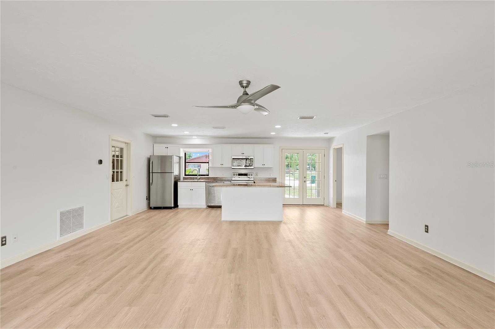 Image 13 of 28 For 401 Reider Avenue