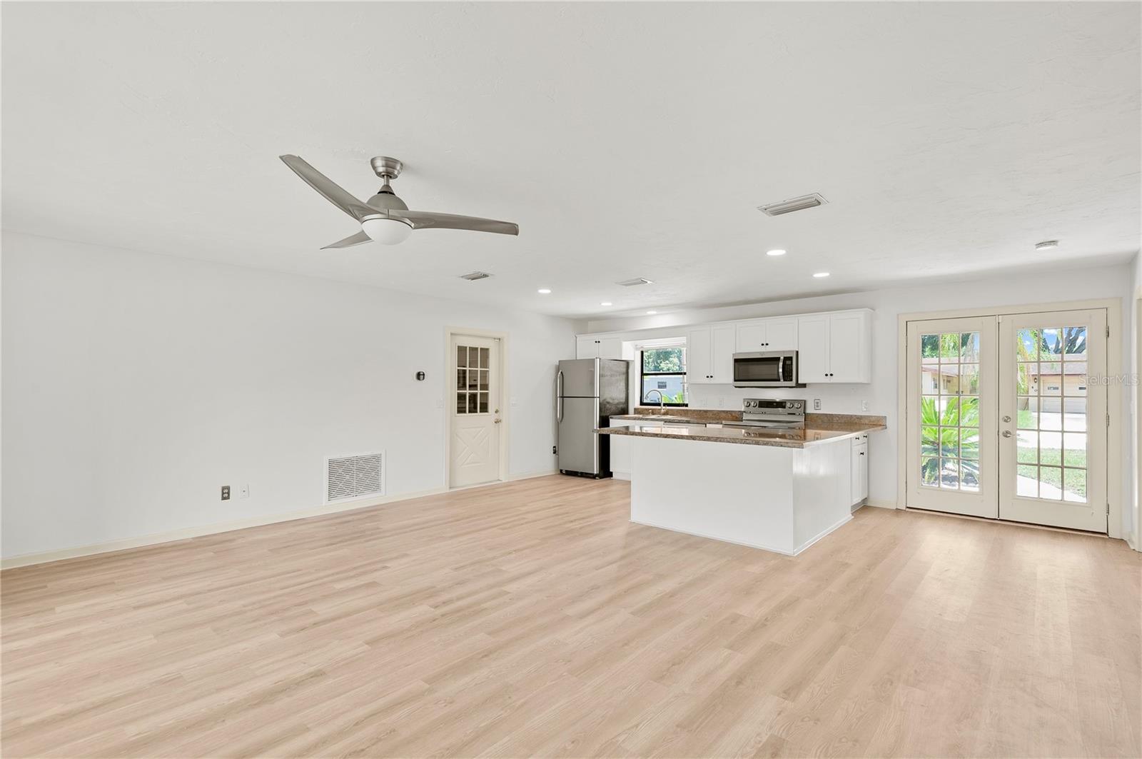 Image 14 of 28 For 401 Reider Avenue