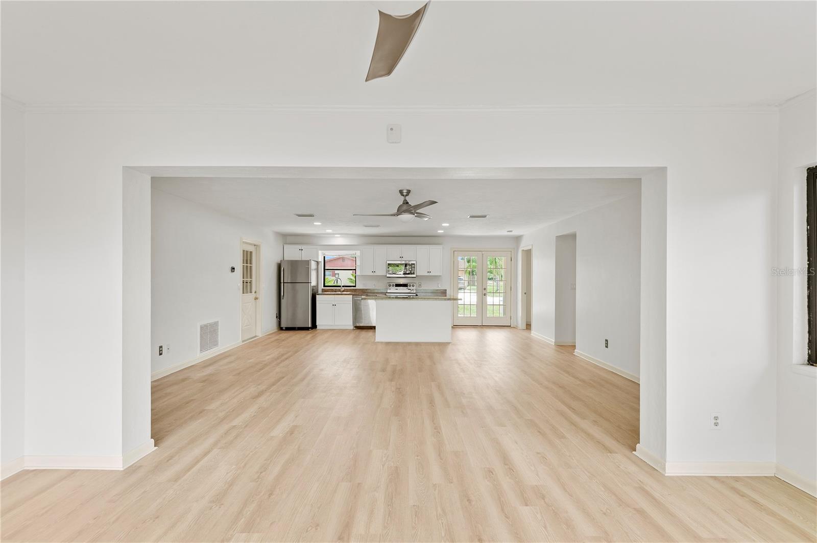 Image 17 of 28 For 401 Reider Avenue