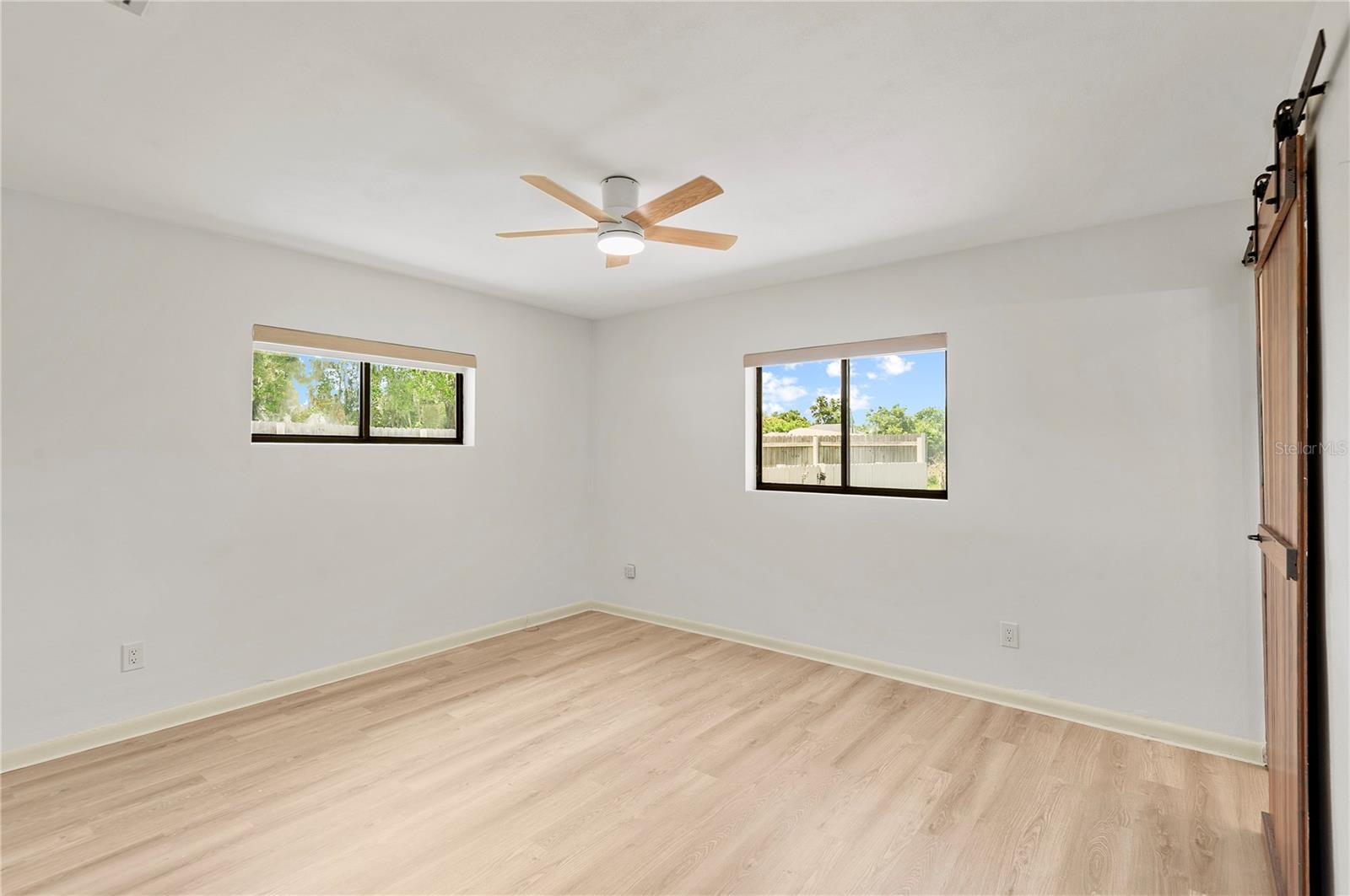 Image 18 of 28 For 401 Reider Avenue