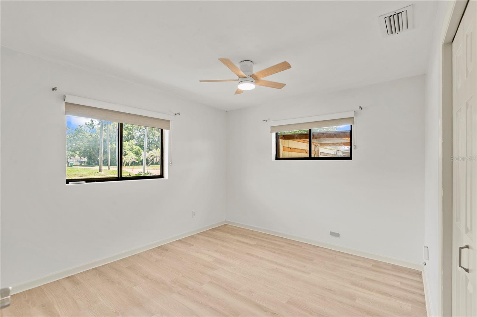 Image 21 of 28 For 401 Reider Avenue