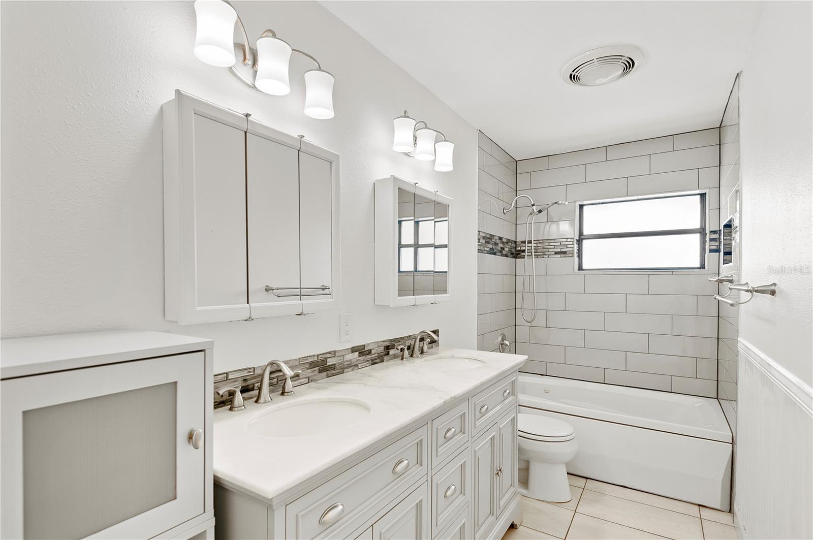 Image 22 of 28 For 401 Reider Avenue