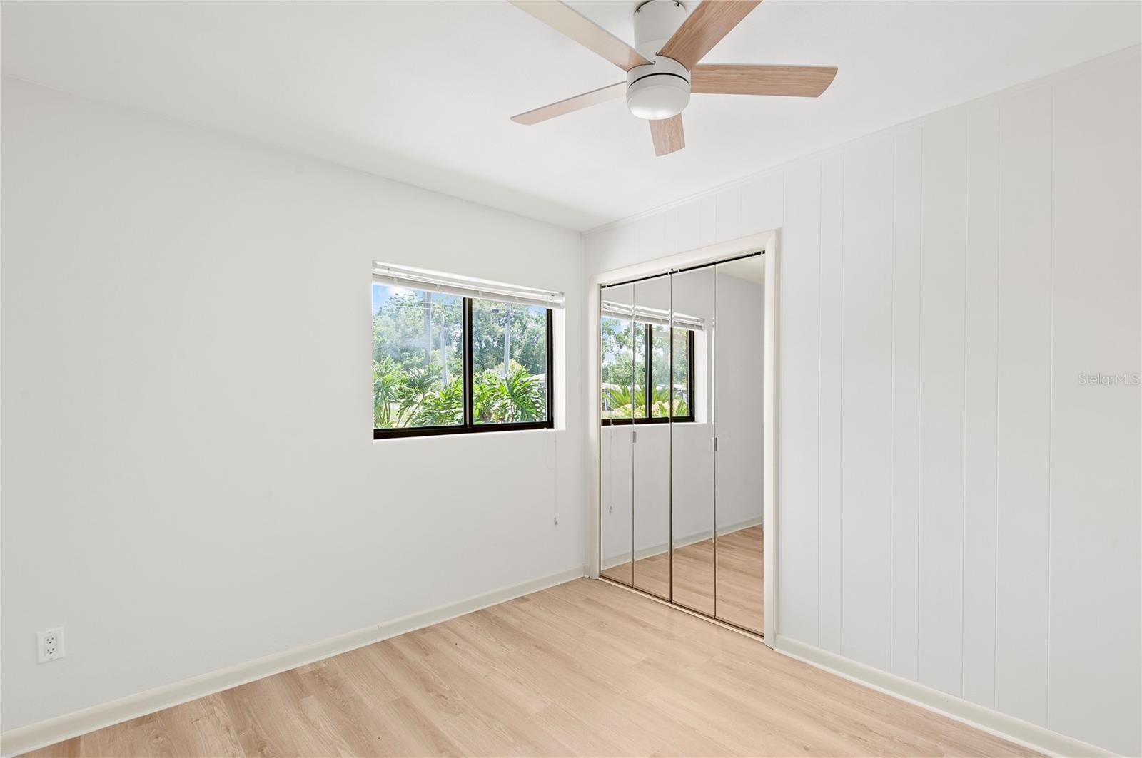 Image 23 of 28 For 401 Reider Avenue