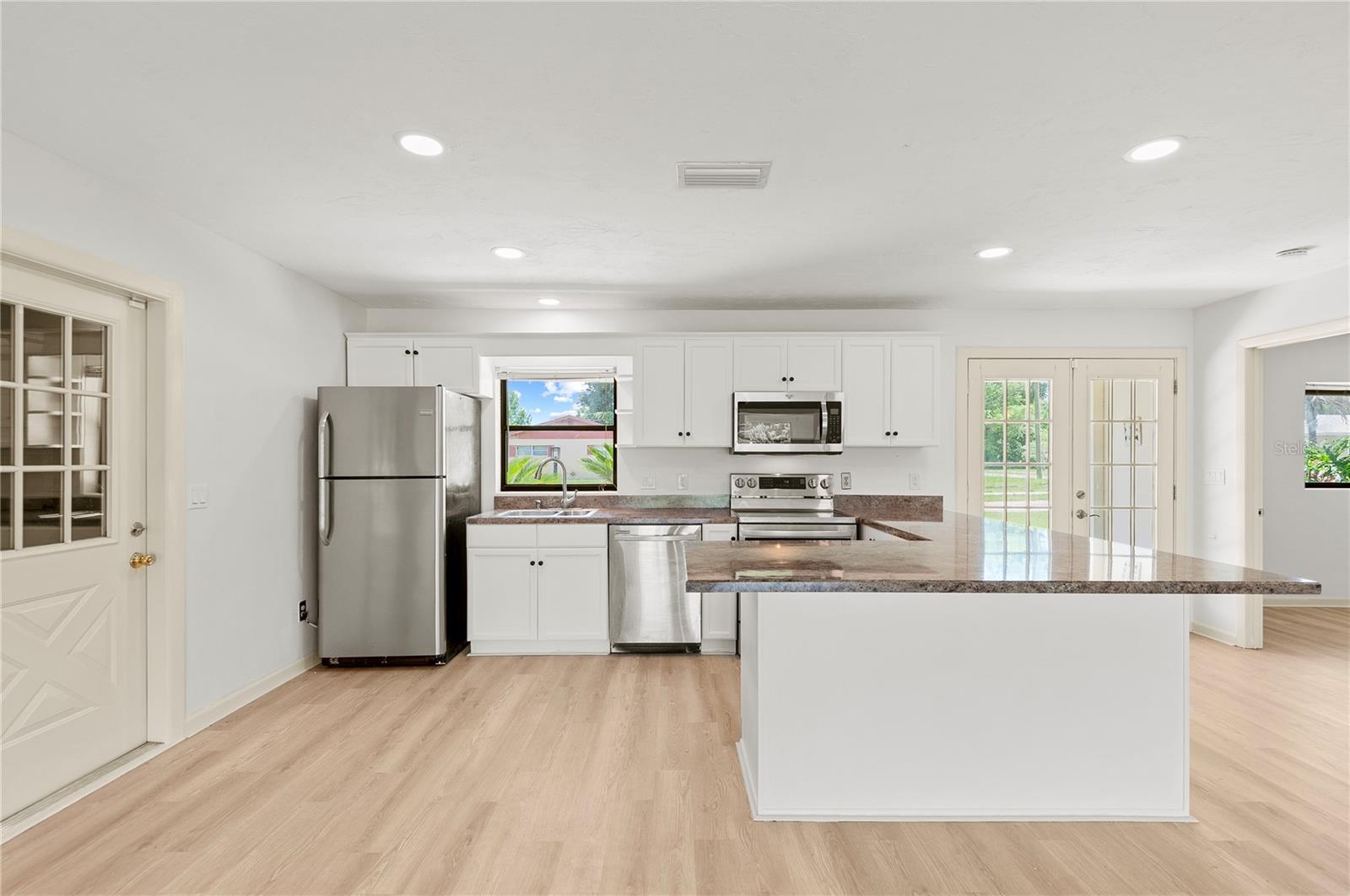 Image 6 of 28 For 401 Reider Avenue