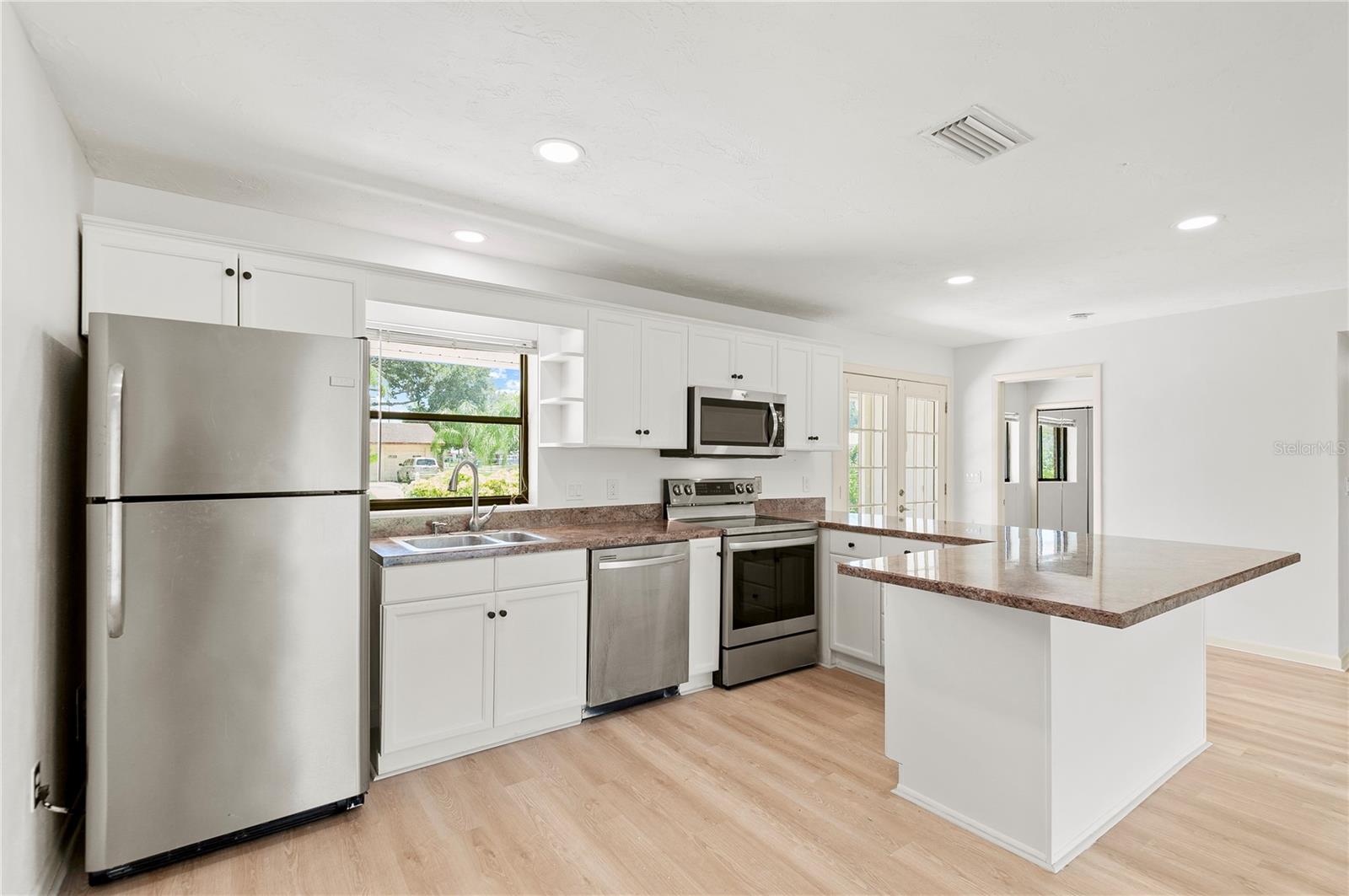 Image 8 of 28 For 401 Reider Avenue