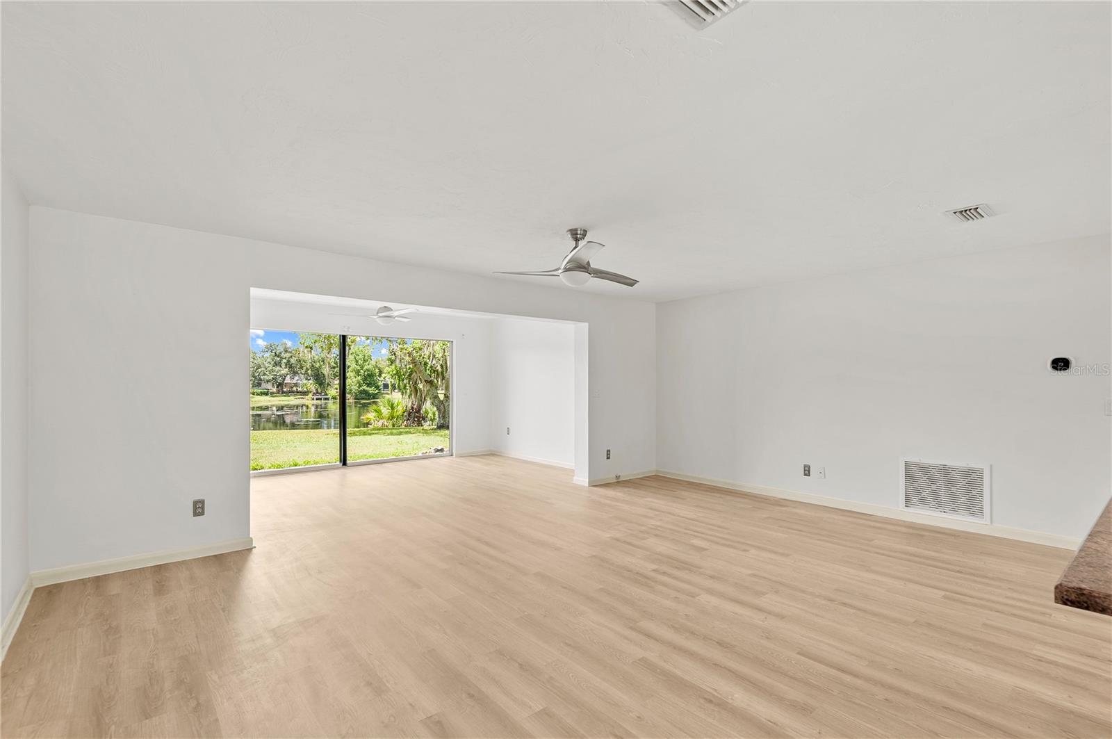 Image 9 of 28 For 401 Reider Avenue