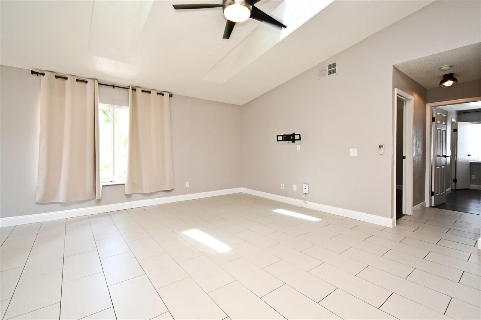 Image 16 of 50 For 1242 Ravida Woods Drive